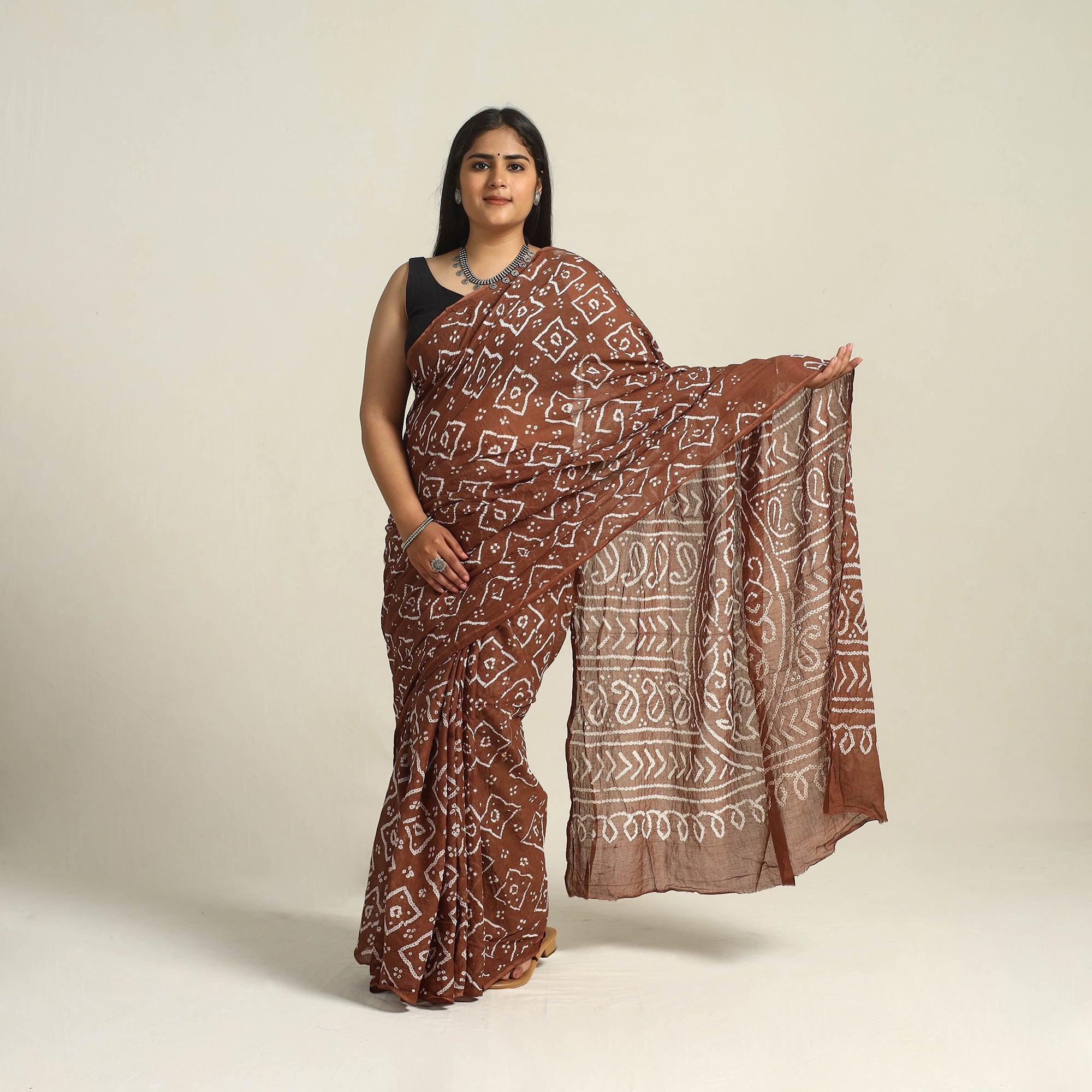 KACHCHH JI CHHAAP Brown - Kutch Bandhani Tie-Dye Cotton Saree with Blouse Piece - view 2