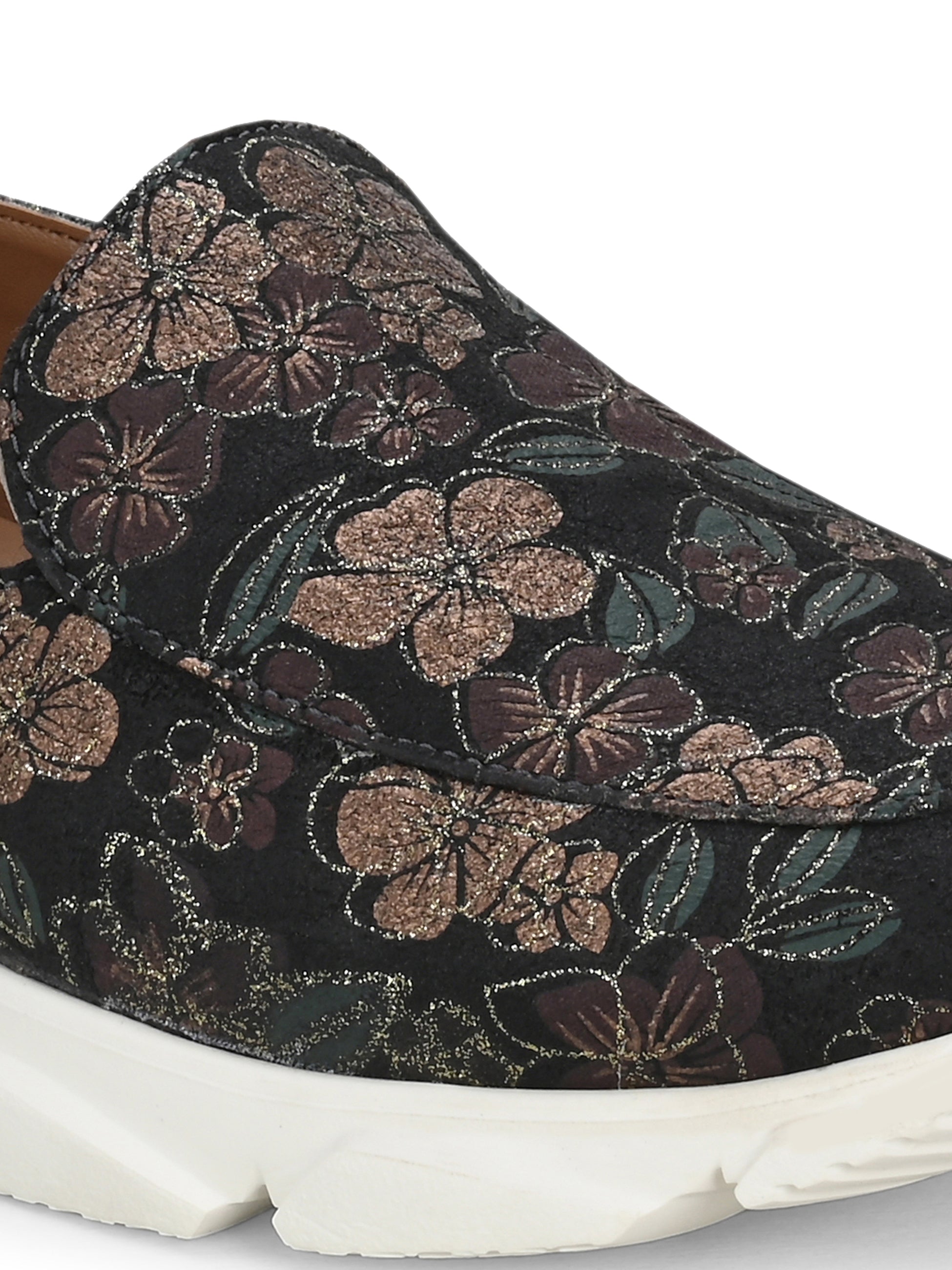 ladybossbyegoss Sneakers by Lady Boss x Egoss - view 4