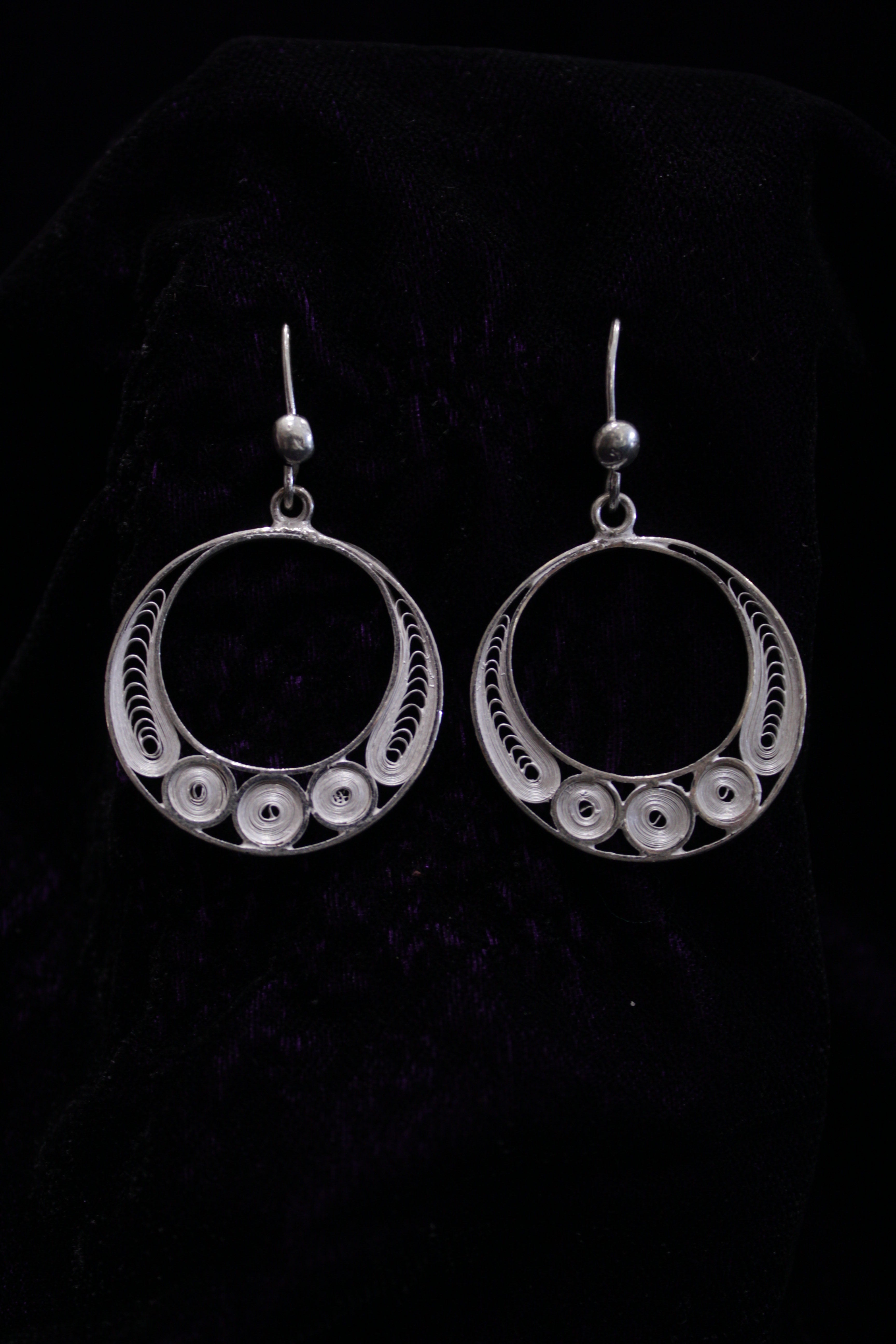 Indianvillez Round Shape Silver Filigree Earring