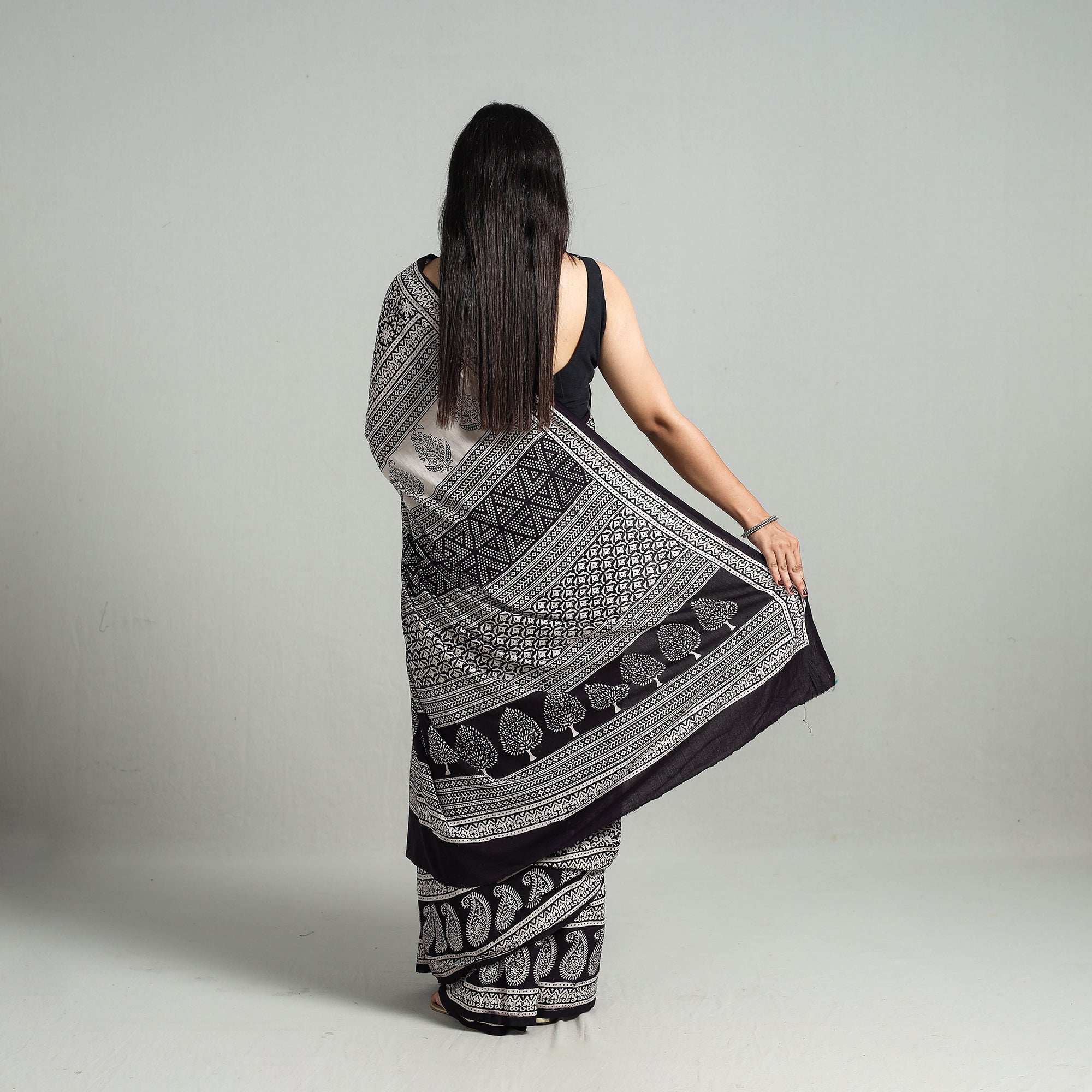 BAGH PRINTS BY MOHAMMED BILAL KHATRI Black - Natural Dyed Bagh Print Cotton Saree with Blouse Piece 04 - view 6