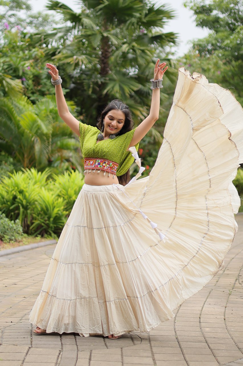 ClothsVilla Green Elegant Lehenga with Leheriya Print Blouse - view 3