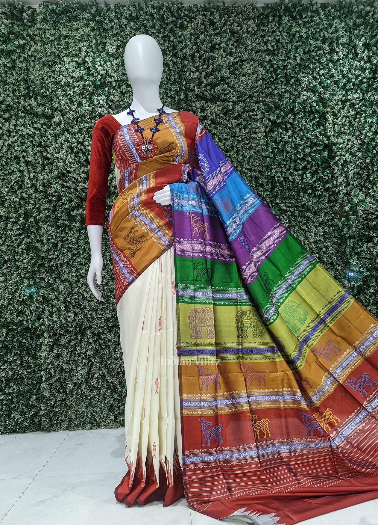IndianVillèz White Fish Motif With Animal Theme Double Pallu Berhampuri Silk Saree