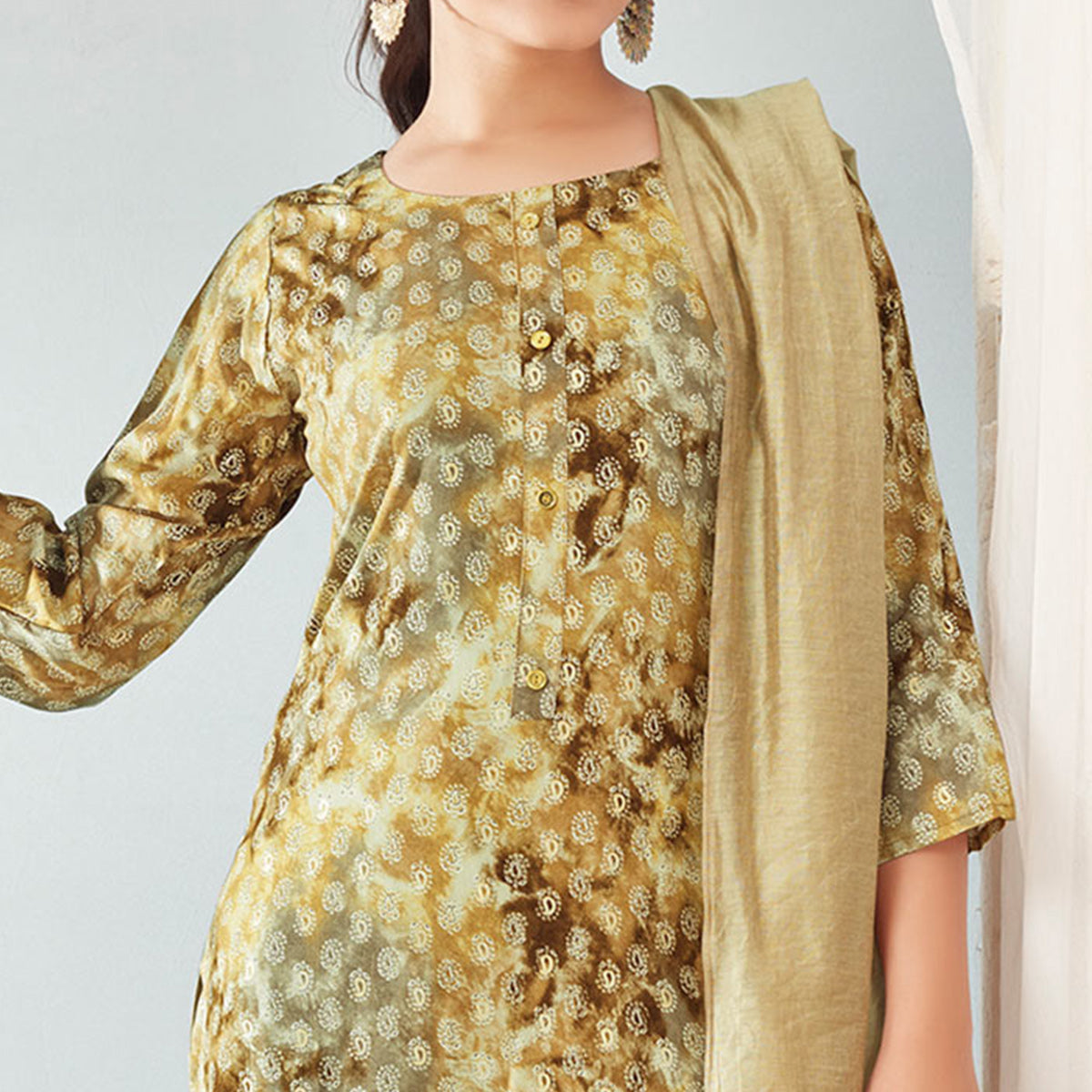 Peachmode Cream Paisley Foil Printed Rayon Suit - view 4