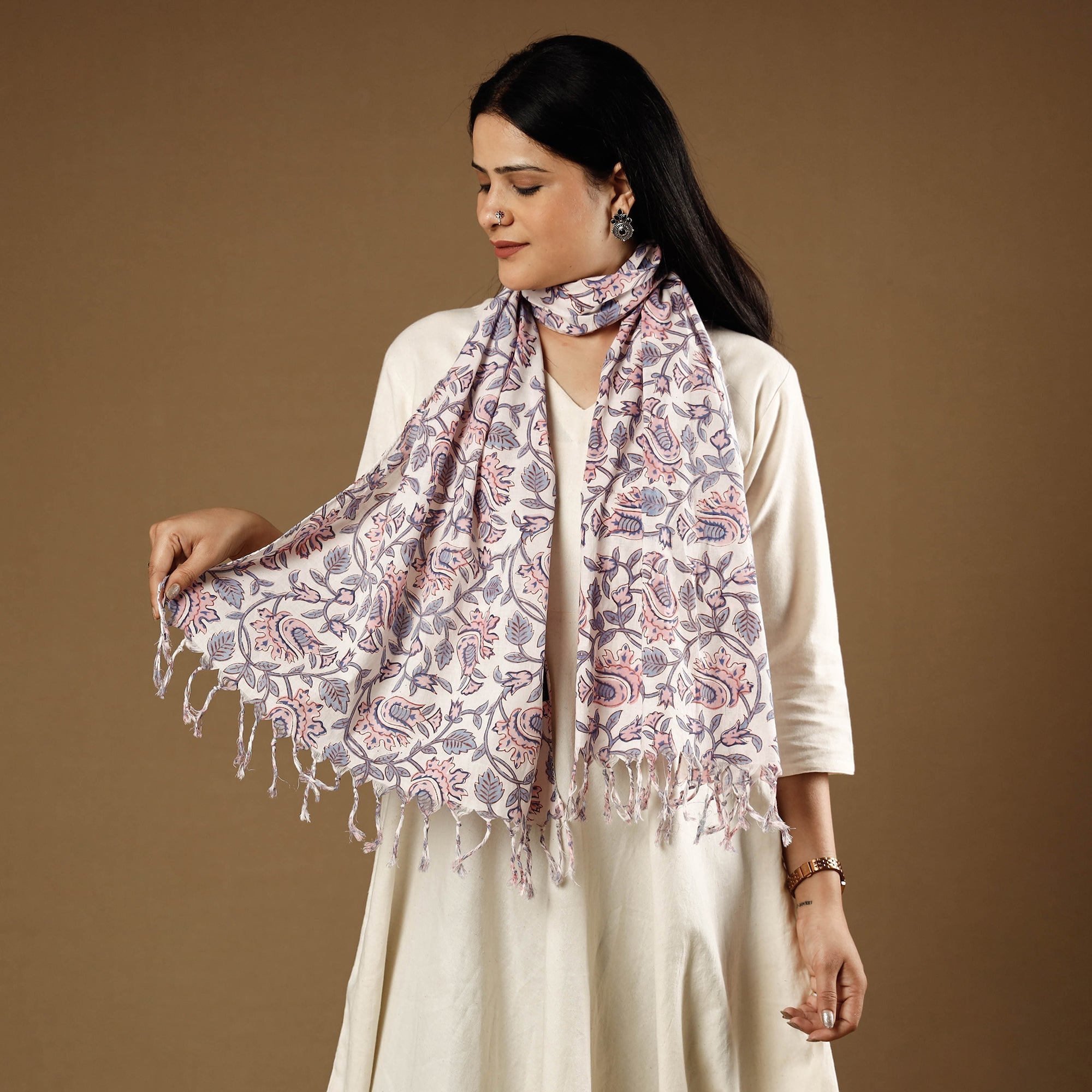 HAVELI CHRONICLES Bel Pink & White Sanganeri Block Printed Cotton Stoles With Tassels - view 5
