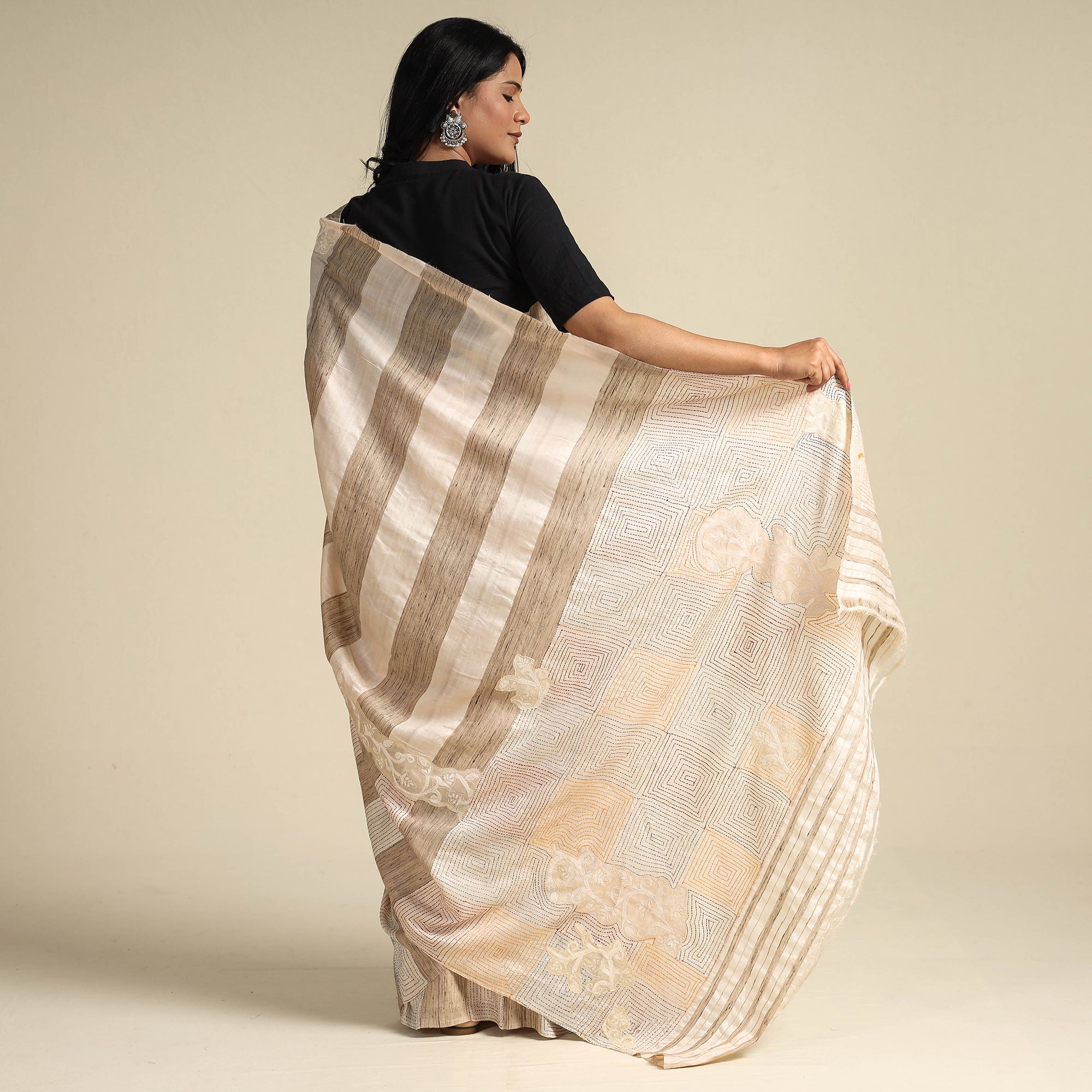 KHUSHBASH - HAPPY LOOM OF EAST Beige - Bengal Kantha Hand Embroidery Handloom Katan Silk Saree 28 - view 7