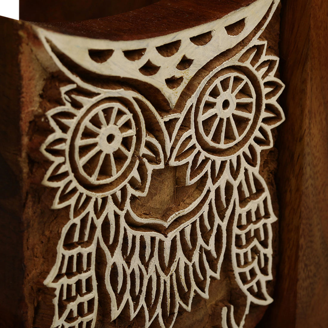EXCLUSIVELANE 'Owl' - Hand Engraved Sheesham Wood Bookend - view 5