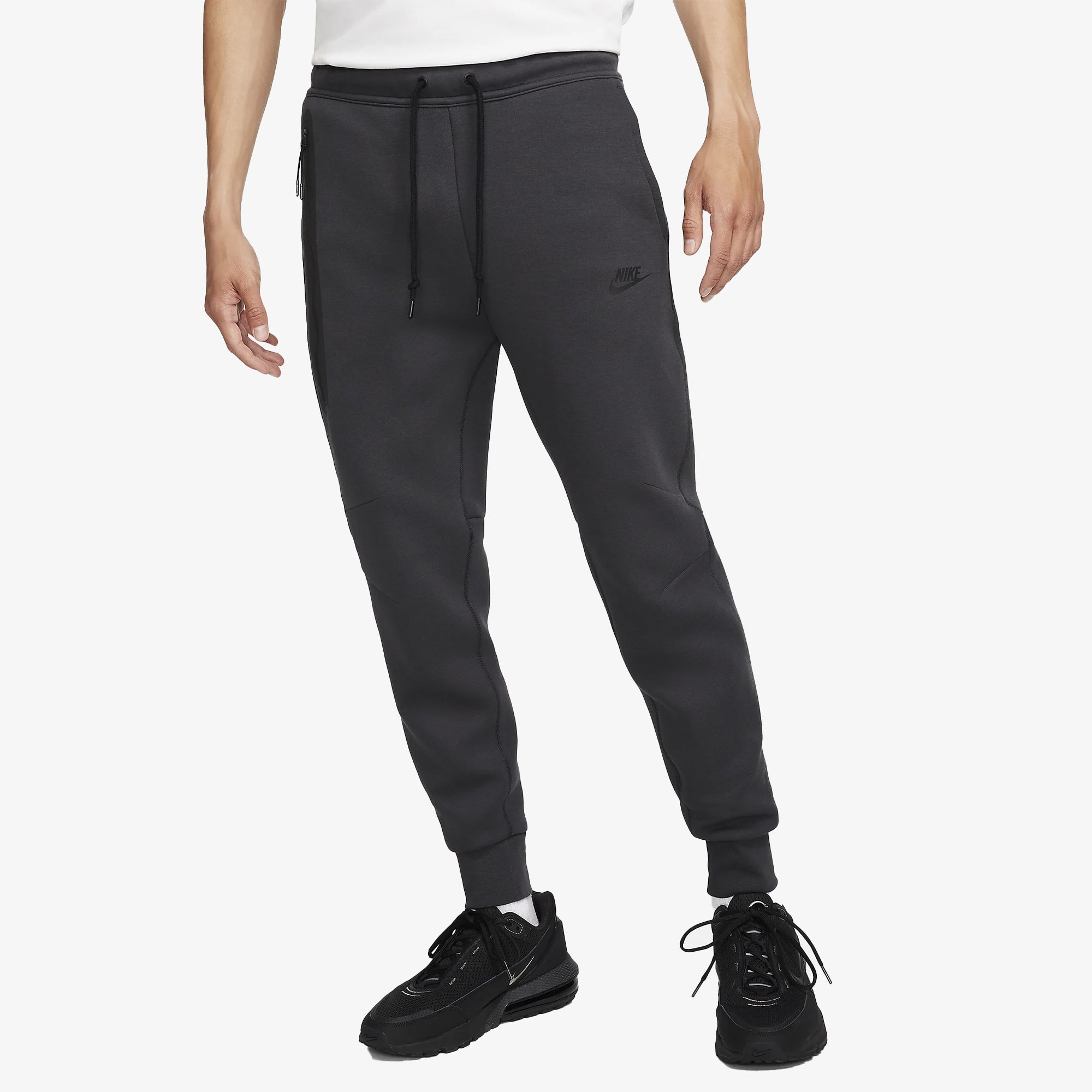 Nike | SPORTSWEAR TECH FLEECE SLIM FIR JOGGERS { BLACK/BLACK