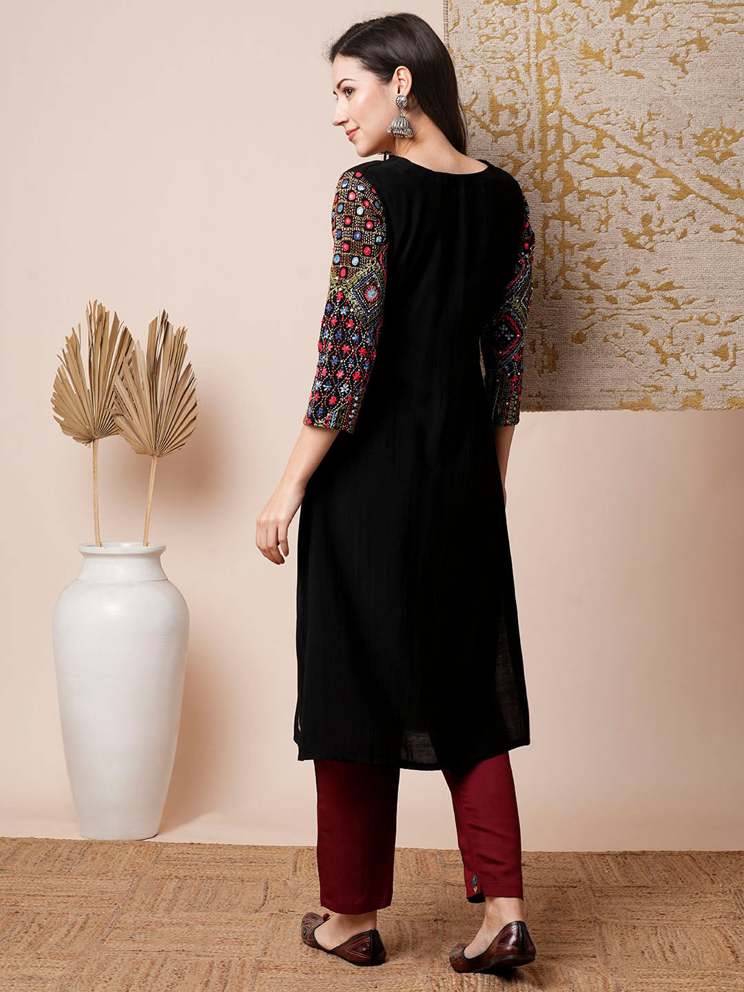 FASHOR Solid Floral Embroidered Straight Fit Kurta - Black - view 6