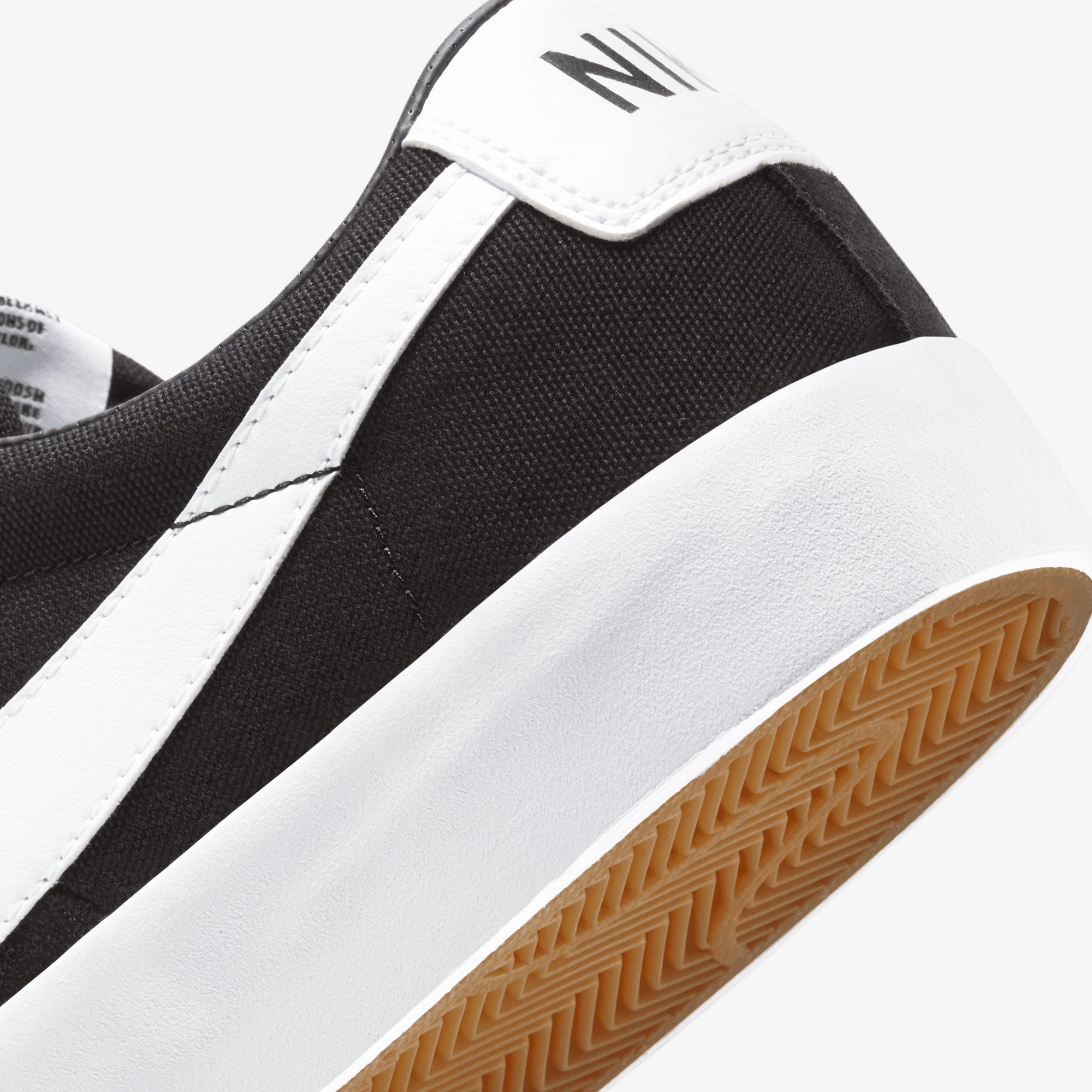 Nike | SB ZOOM BLAZER LOW PRO GT { BLACK/WHITE-BLACK-GUM LIGHT BROWN - view 6