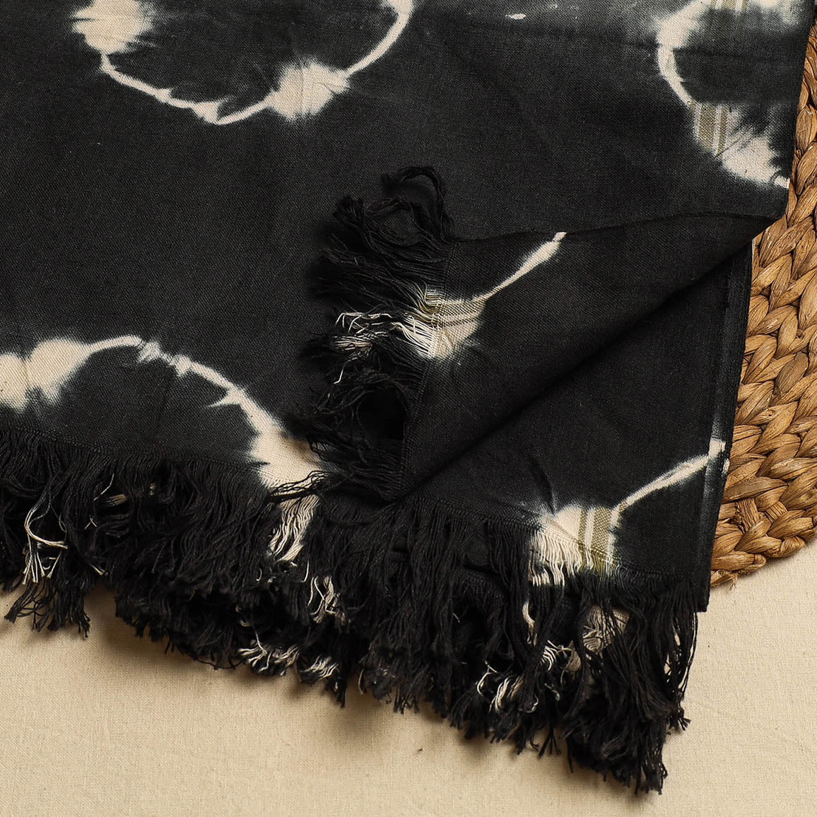 HAVELI CHRONICLES Black - Shibori Tie-dye Cotton Bath Towel - view 2