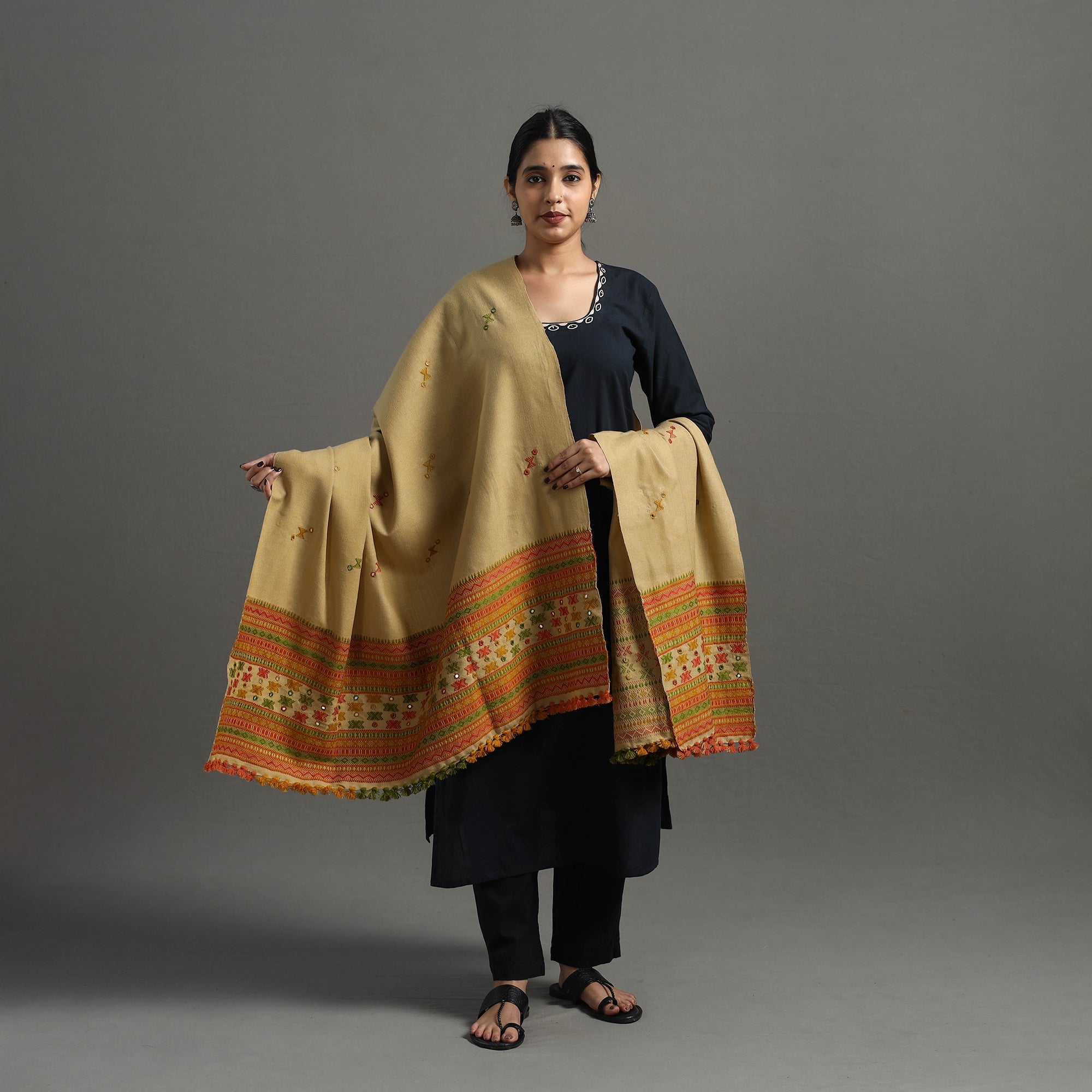VANKAR BHIMJI KANJI Beige - Kutch Handwoven Mirror Work Woollen Shawl 24 - view 2