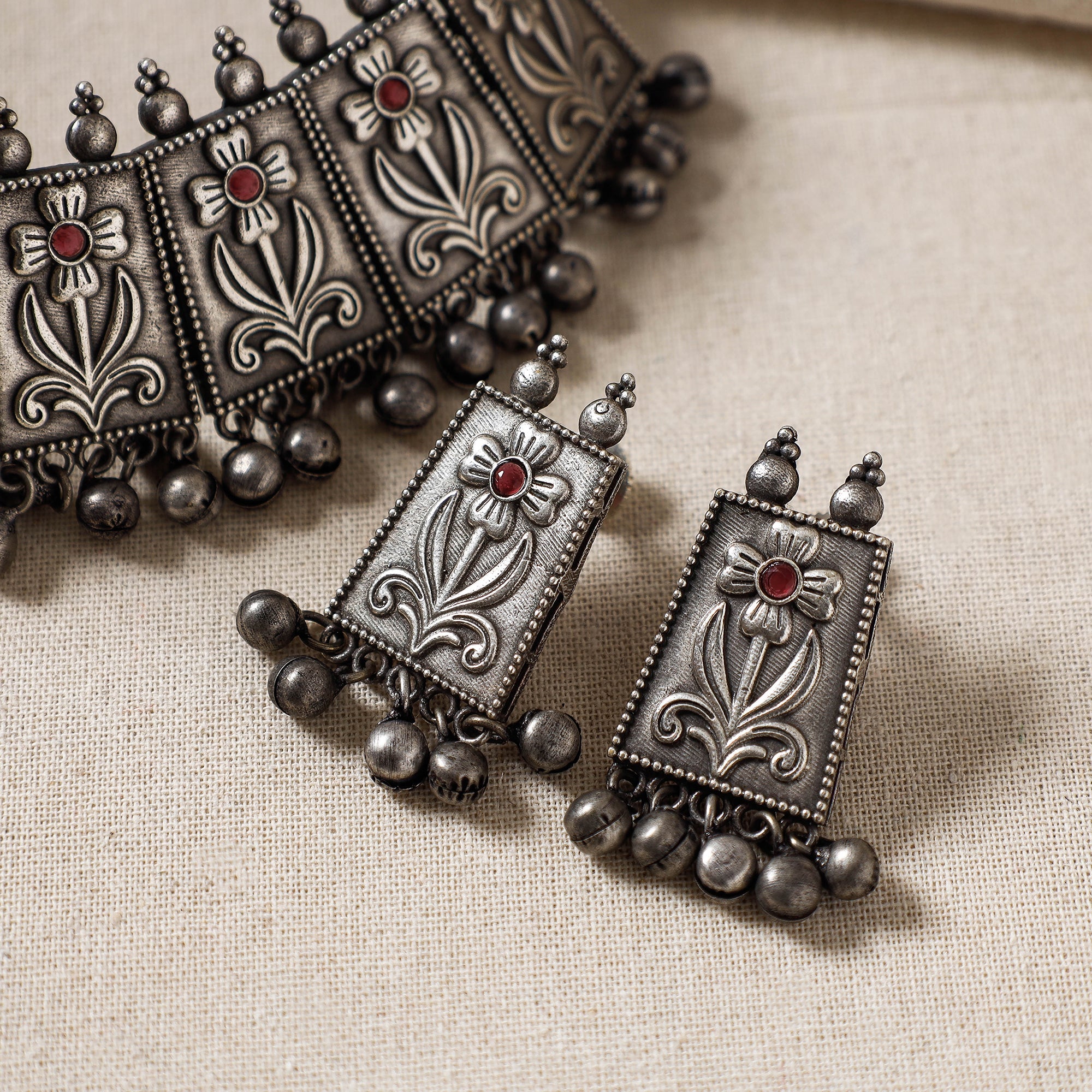 WHITE RIVER STORIES Antique Silver Finish Oxidised Brass Base Necklace Set - view 3