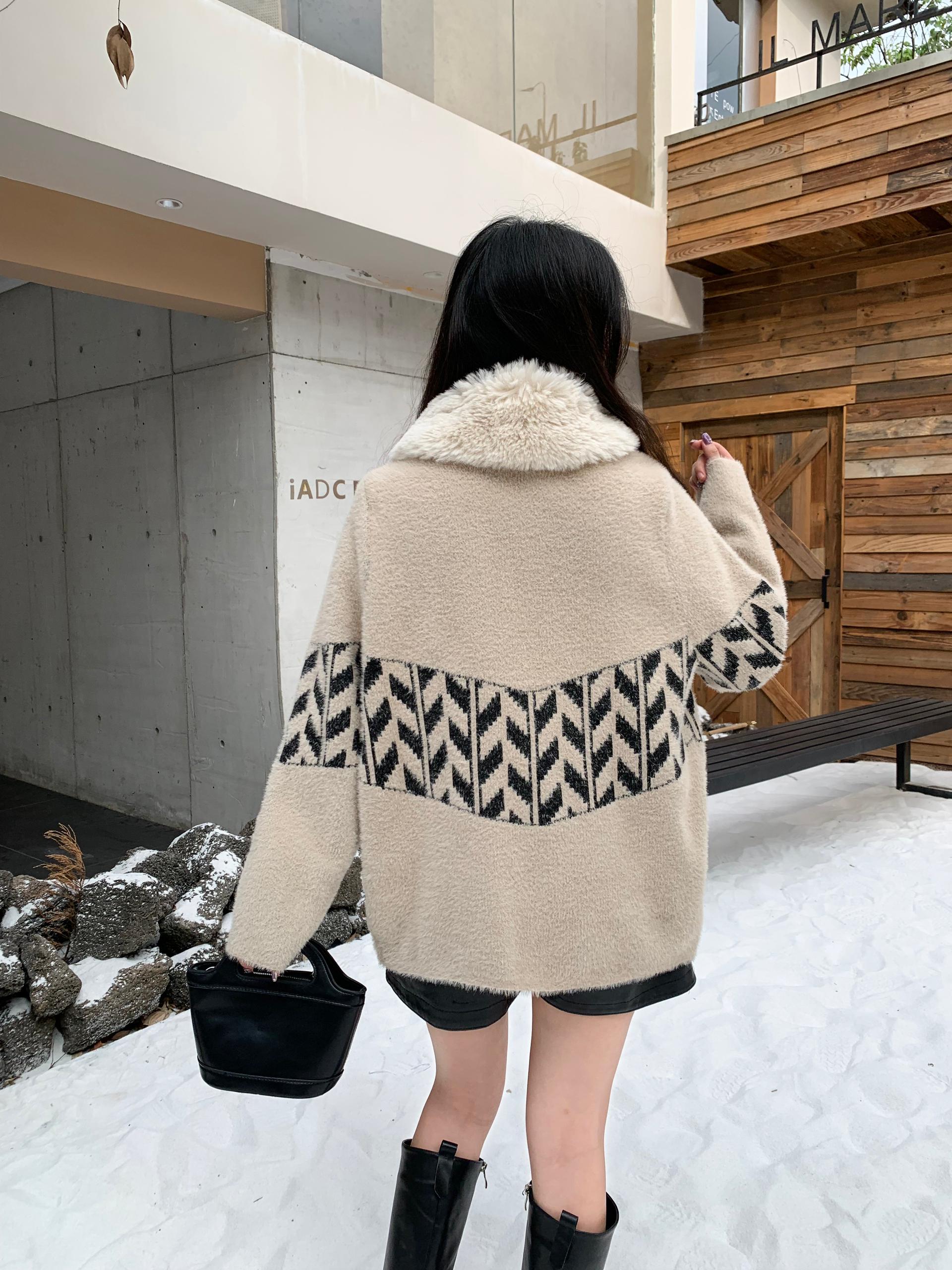 Alamode By Akanksha Dublo Woolen Short Coat with Fur - view 3