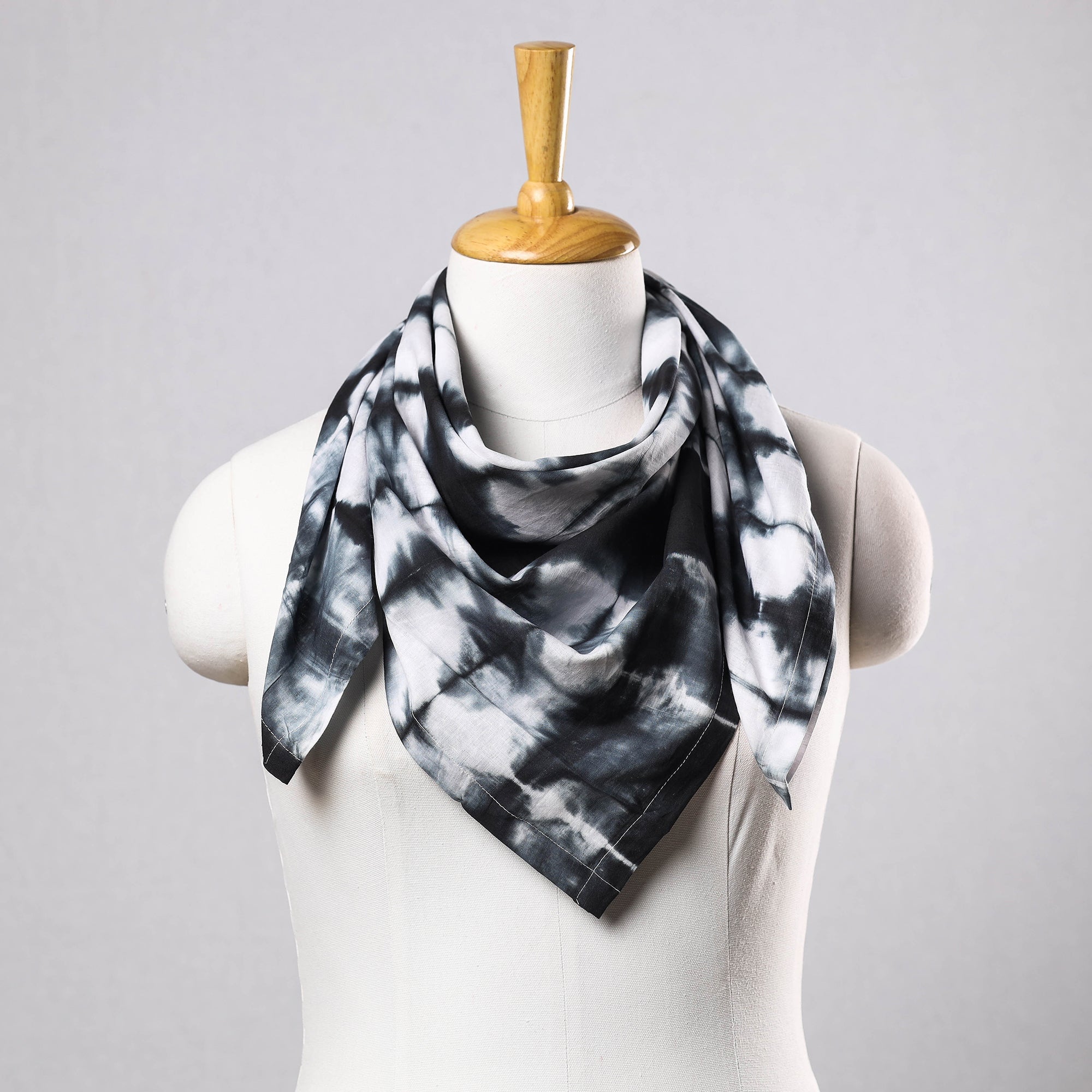 HAVELI CHRONICLES Black - Shibori Tie-Dye Cotton Scarf