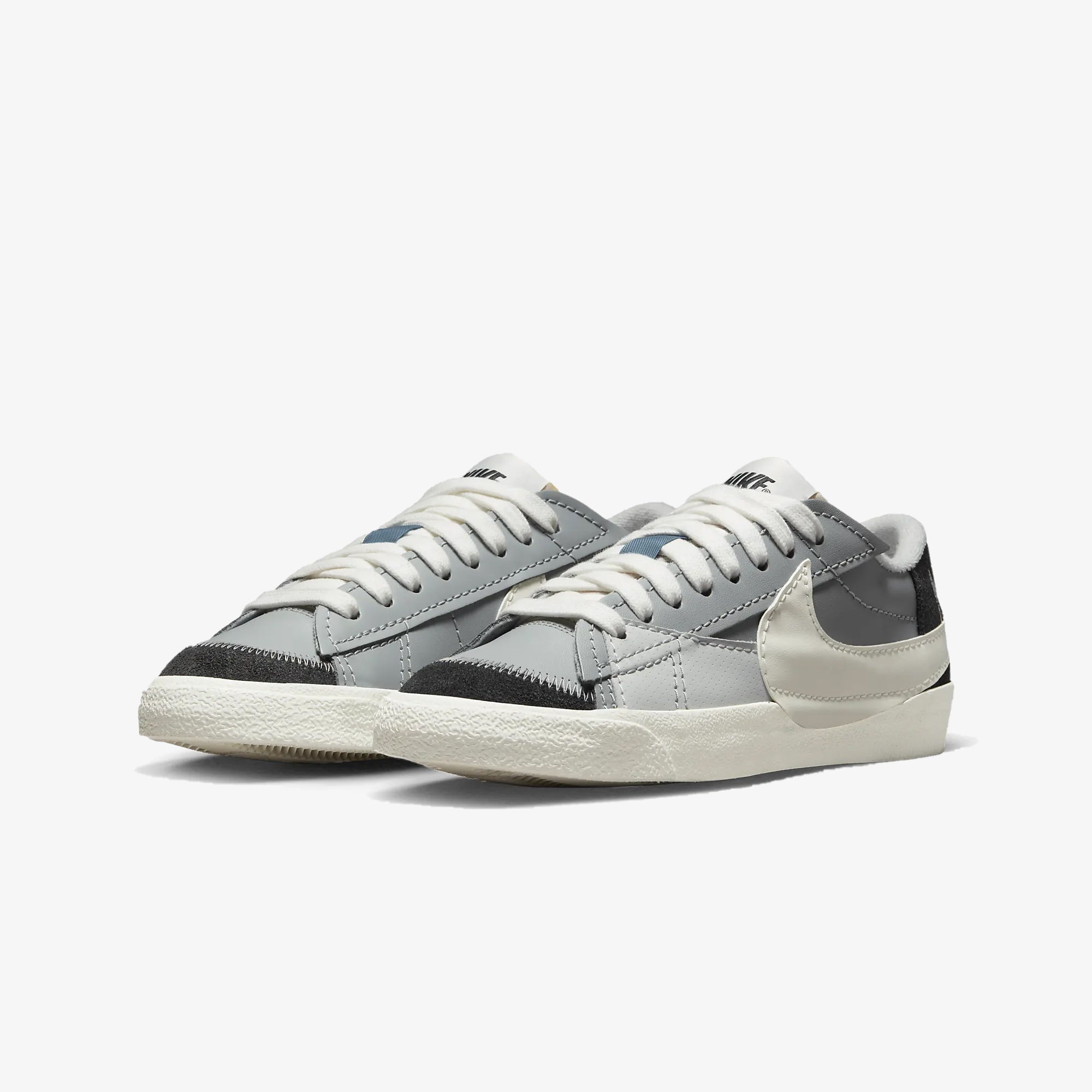 Jumbo se lt – Nike | BLAZER LOW '77 JUMBO SE { LT SMOKE GREY/SAIL-PHOTON DUST