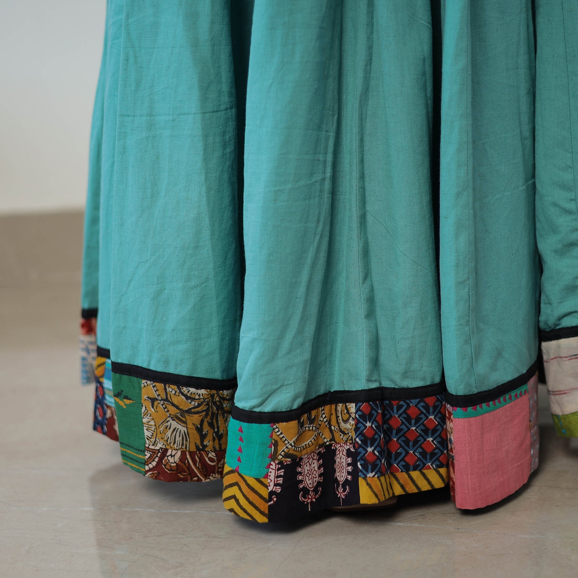 NOORI BAZAR 24 Kali Plain Cotton Skirt with Patchwork Border 03 - view 6