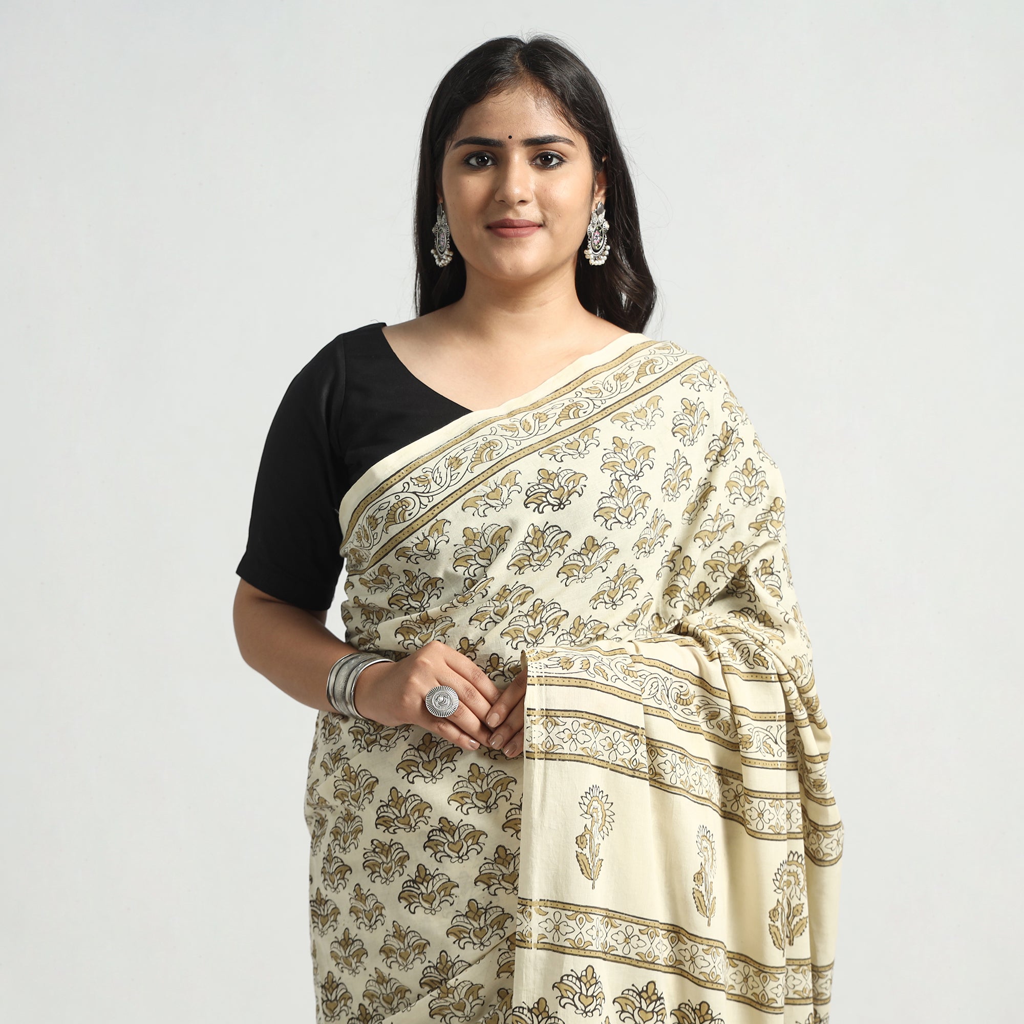 HAVELI CHRONICLES Beige - Akola Hand Block Printed Cotton Saree - view 3