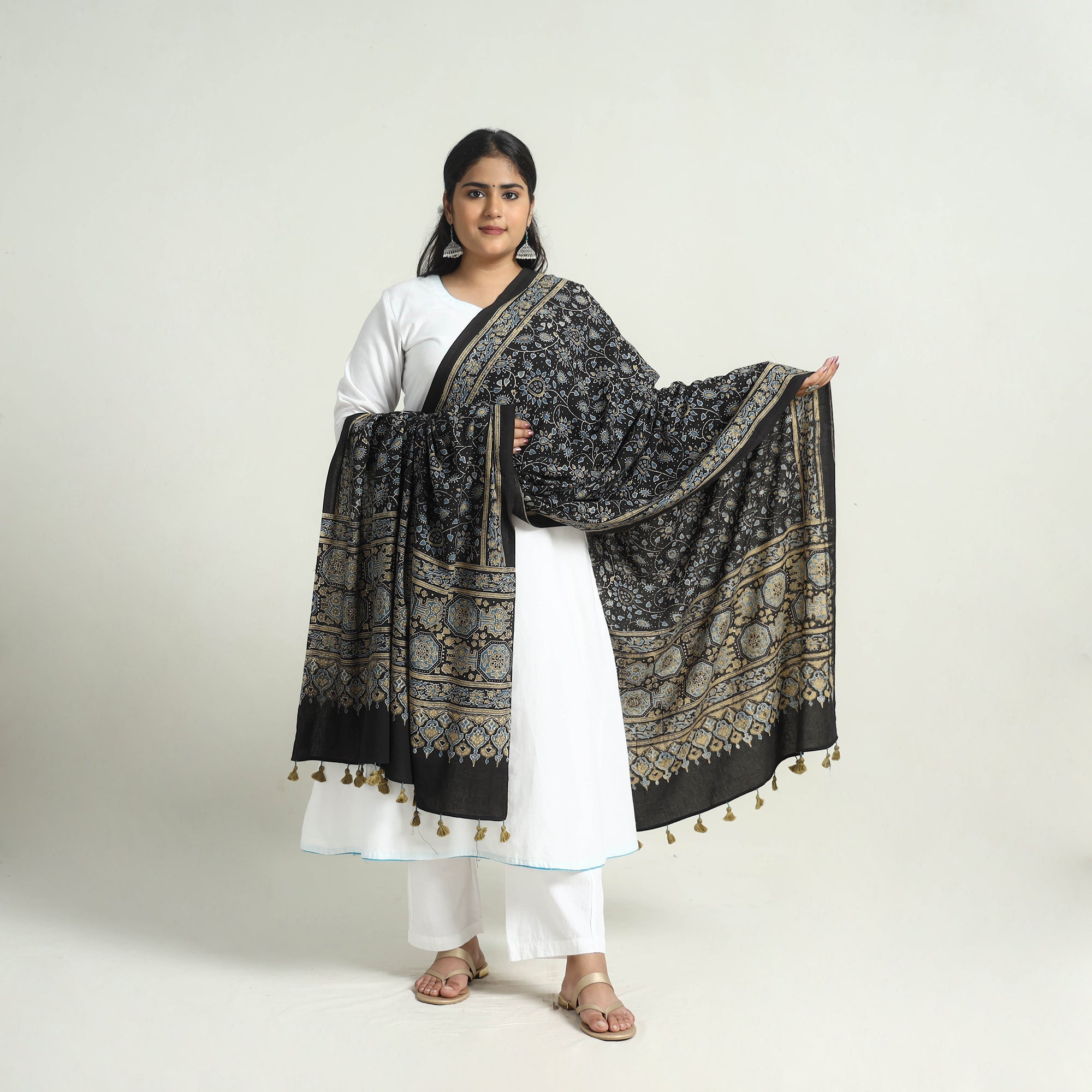 AJRAKH BY JABBAR KHATRI Black - Kutch Block Print Cotton Ajrakh Dupatta 02