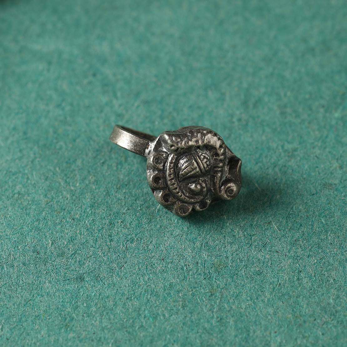 HAVELI CHRONICLES Antique Padma Sterling Silver Nosepin - view 2