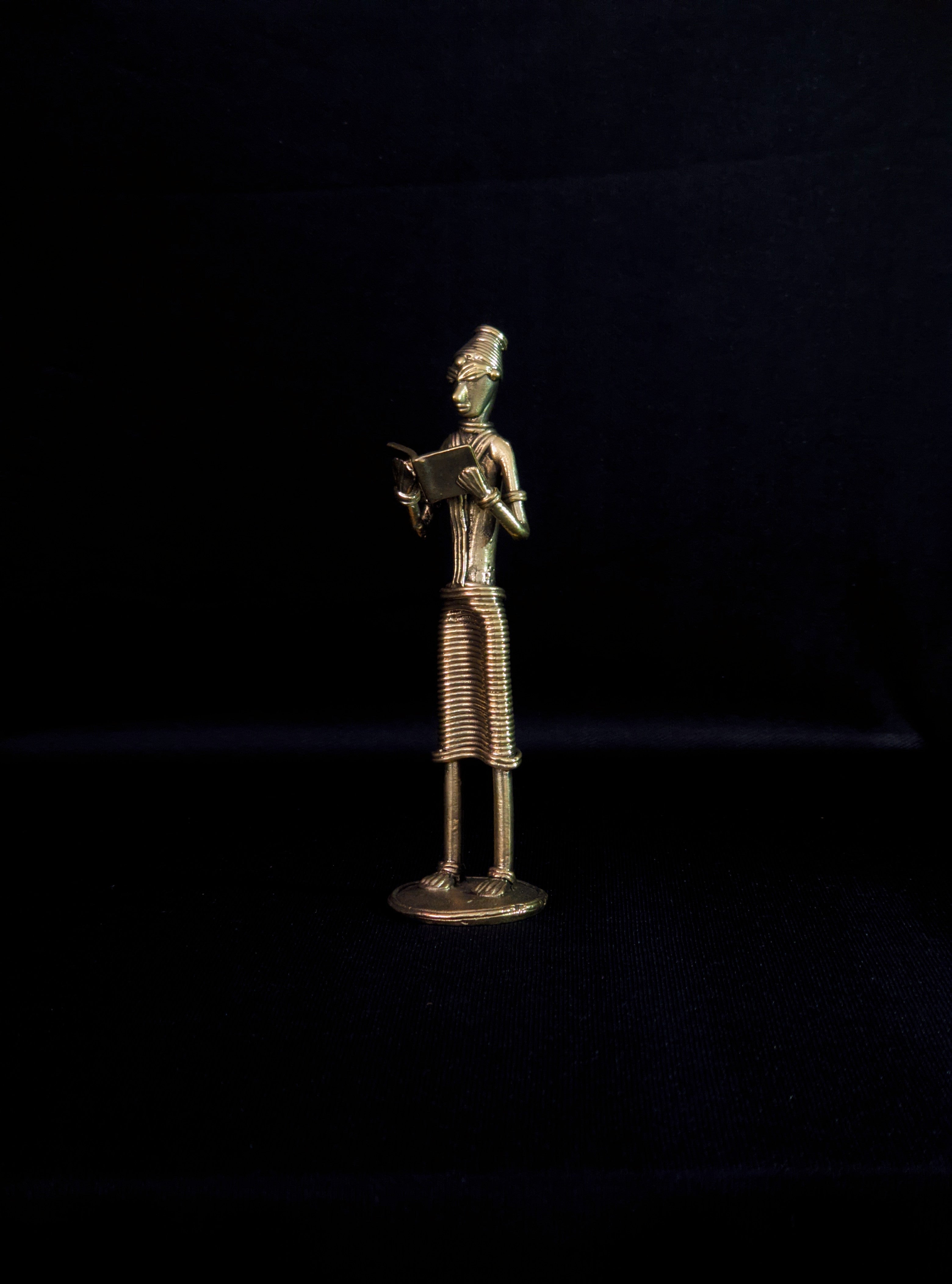 IndianVillèz Handmade Dhokra - Tribal Standing Man Reading - view 3