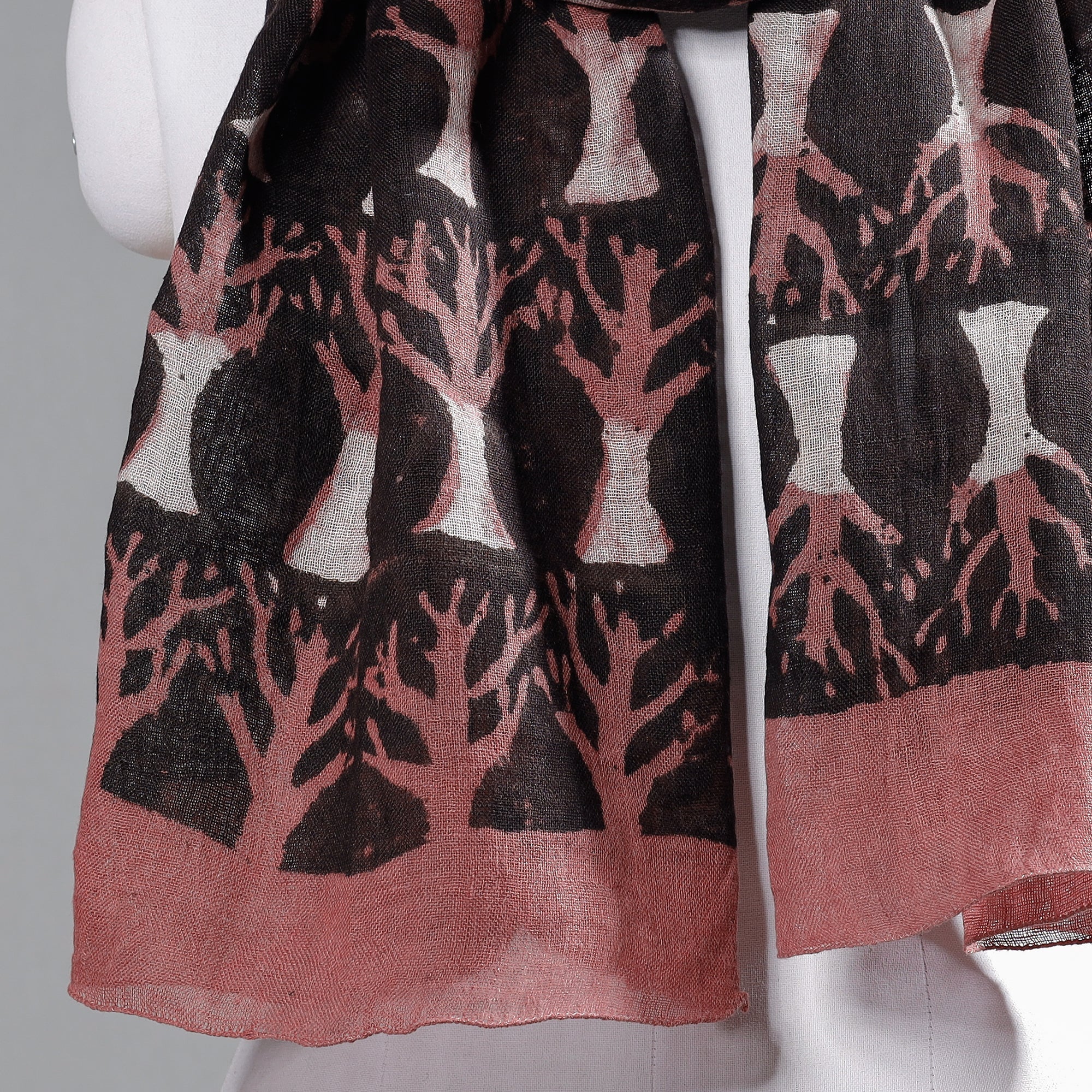 BINDAAS UNLIMITED Black - Block Art Print Linen Bindaas Stole - view 3