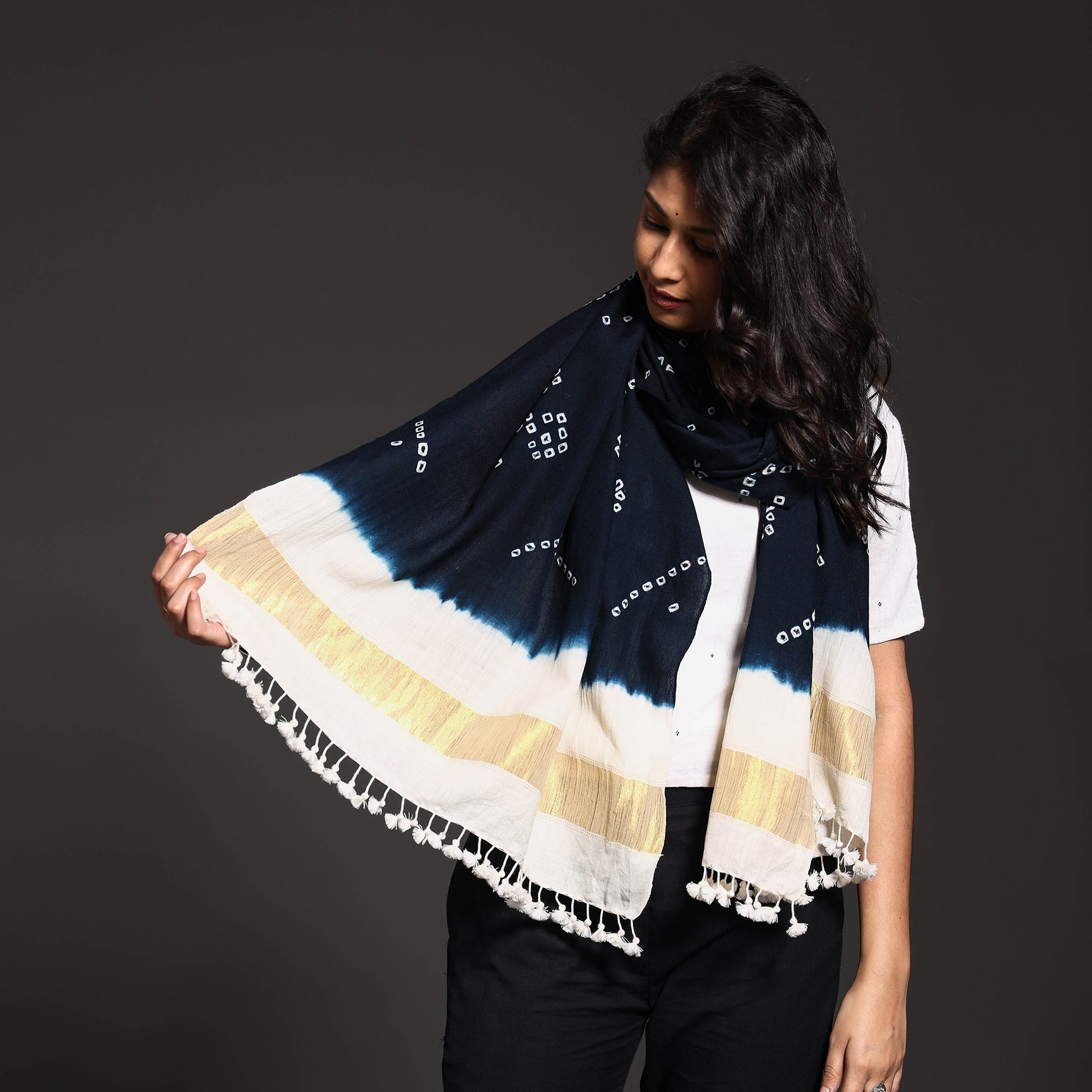 VANKAR BHIMJI KANJI Black - Kutch Handwoven Merino Wool Tie-Dye Bandhani Stole - view 2