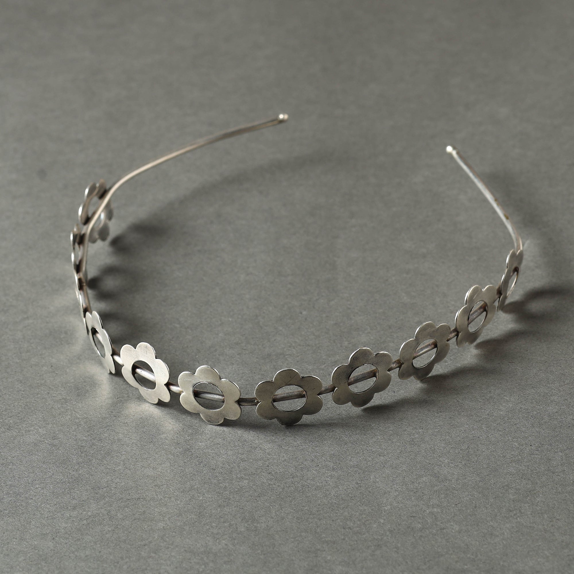 WHITE RIVER STORIES Antique Silver Finish Oxidised Brass Base Hair Band - view 2