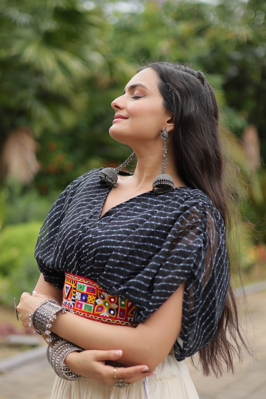 ClothsVilla Black Elegant Lehenga with Leheriya Print Blouse - view 6