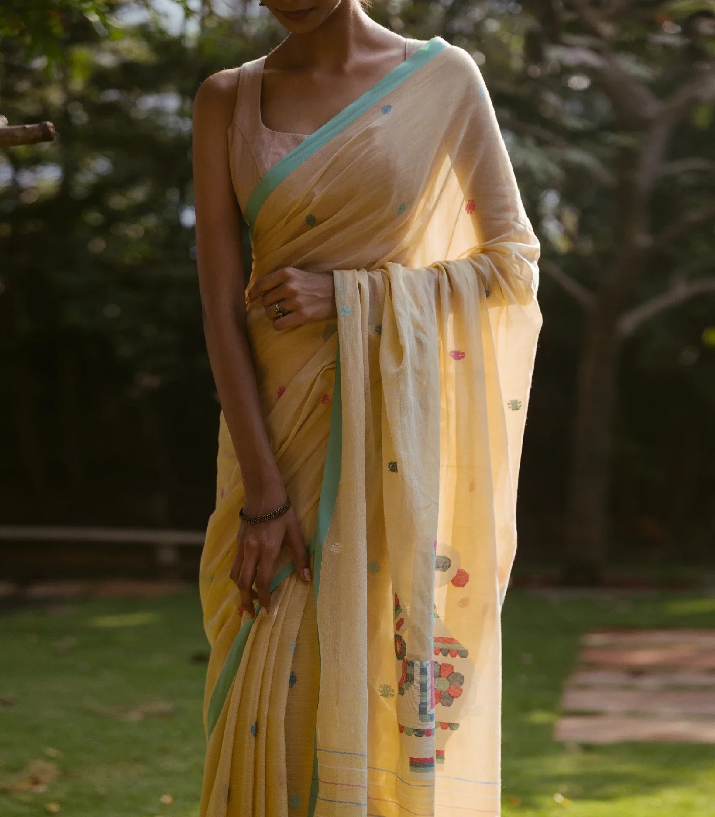 RmKV Sandal Handloom Bengal Cotton Saree With Jamdnai Llama Motifs in the Pallu - view 2