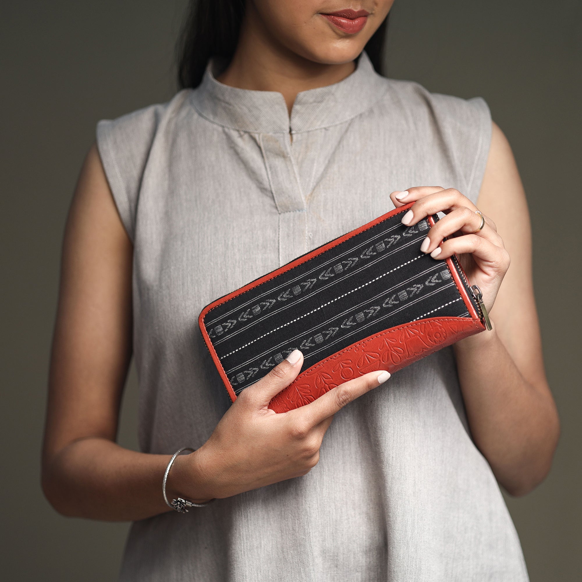 ASALKAAR Black - Handcrafted Jacquard Weave Leather Wallet