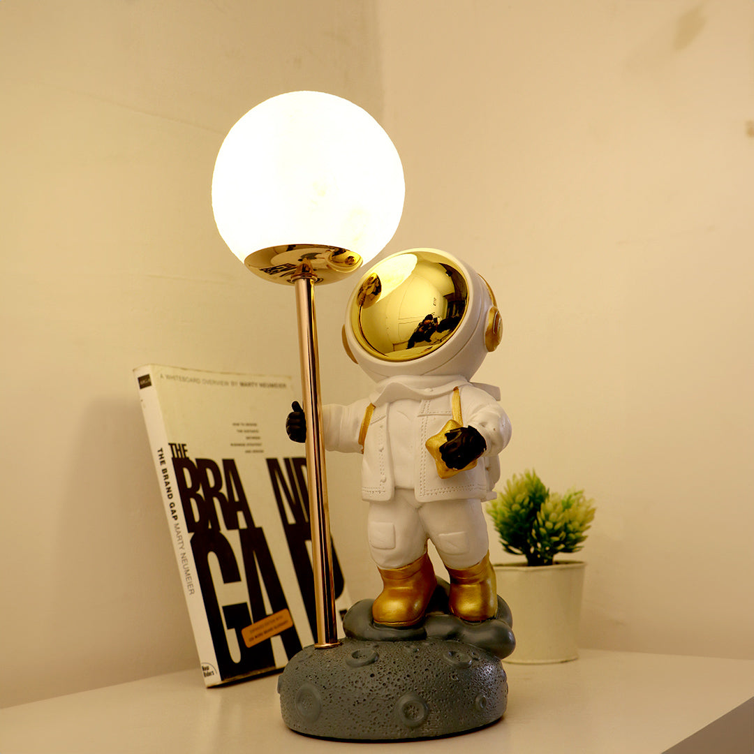 Kush Trading Astronaut Moon Lamp - view 14