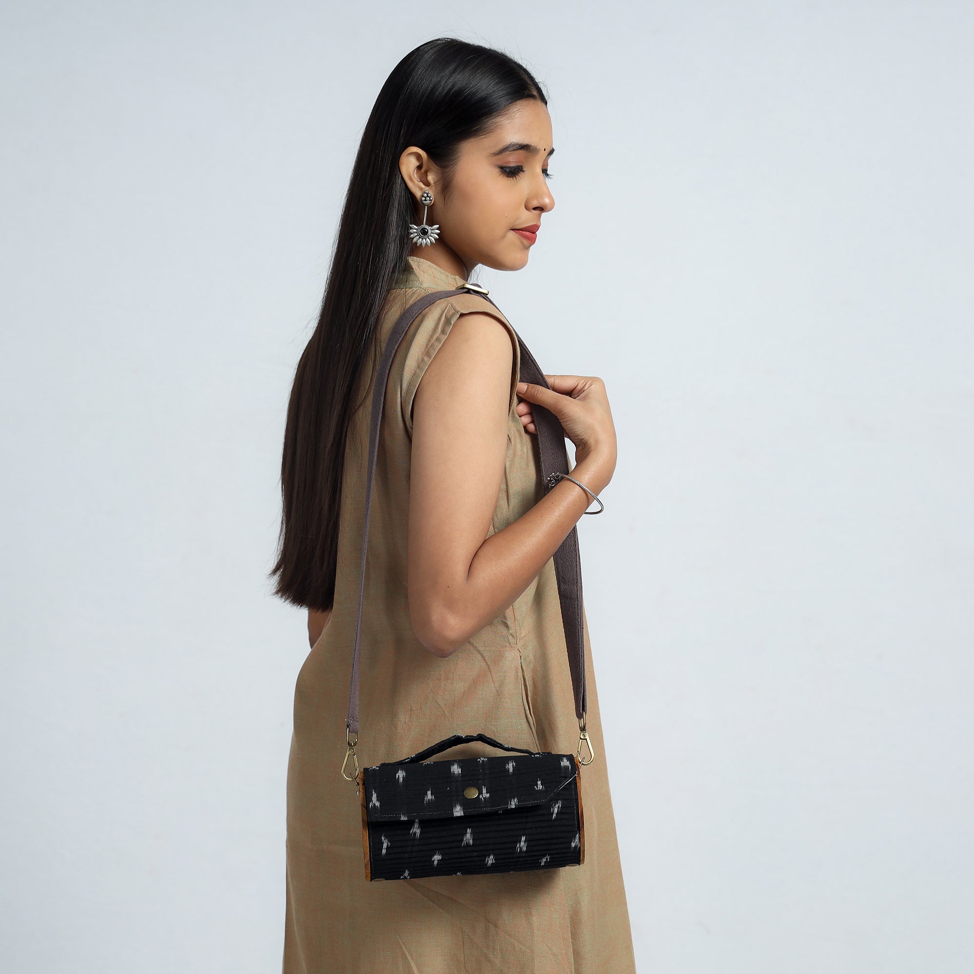 LUKKA CHUPPI Black - DIY Round Sling Bag / Clutch With Changeable Sleeve