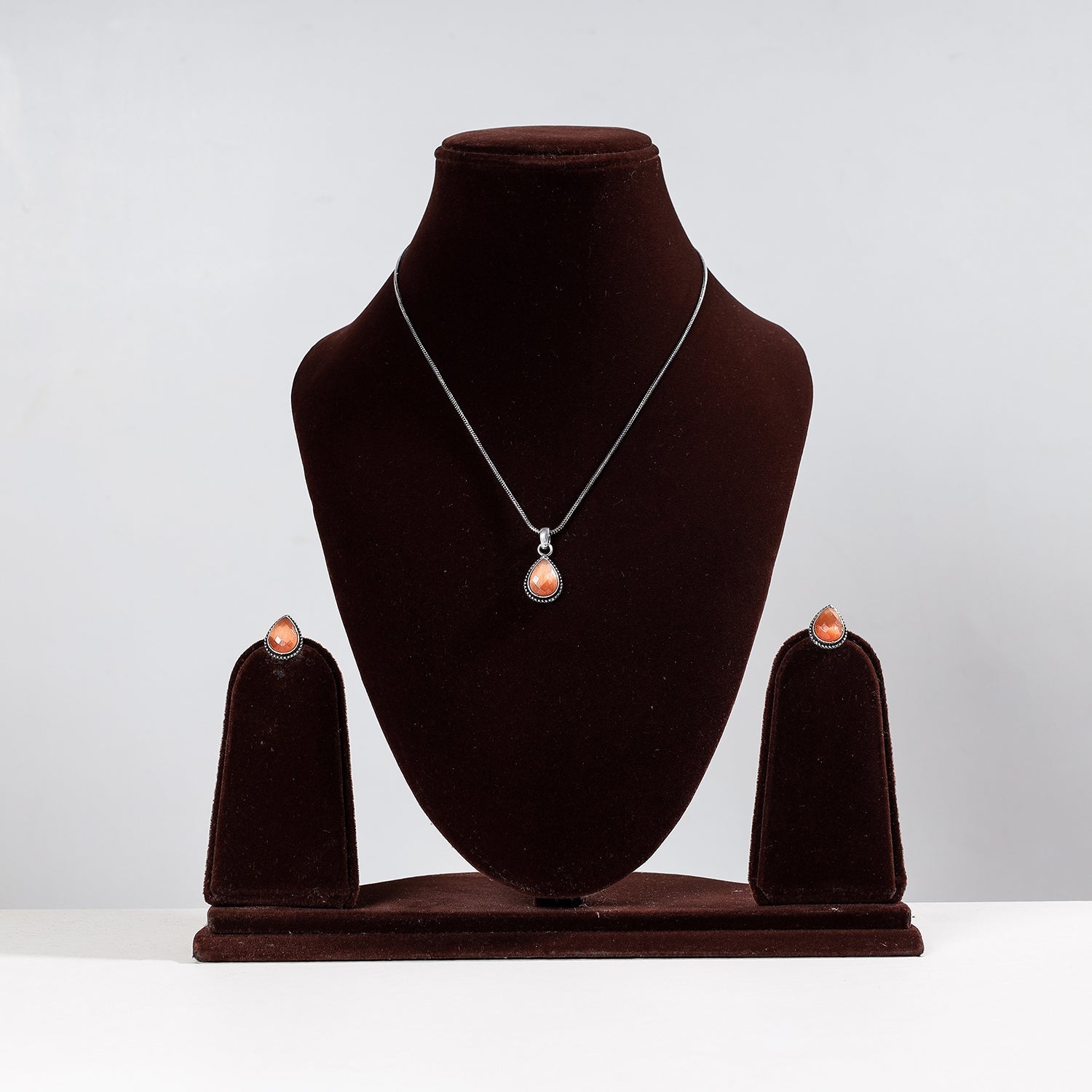 WHITE RIVER STORIES Antique Silver Finish Oxidised Brass Base Stone Work Necklace Set