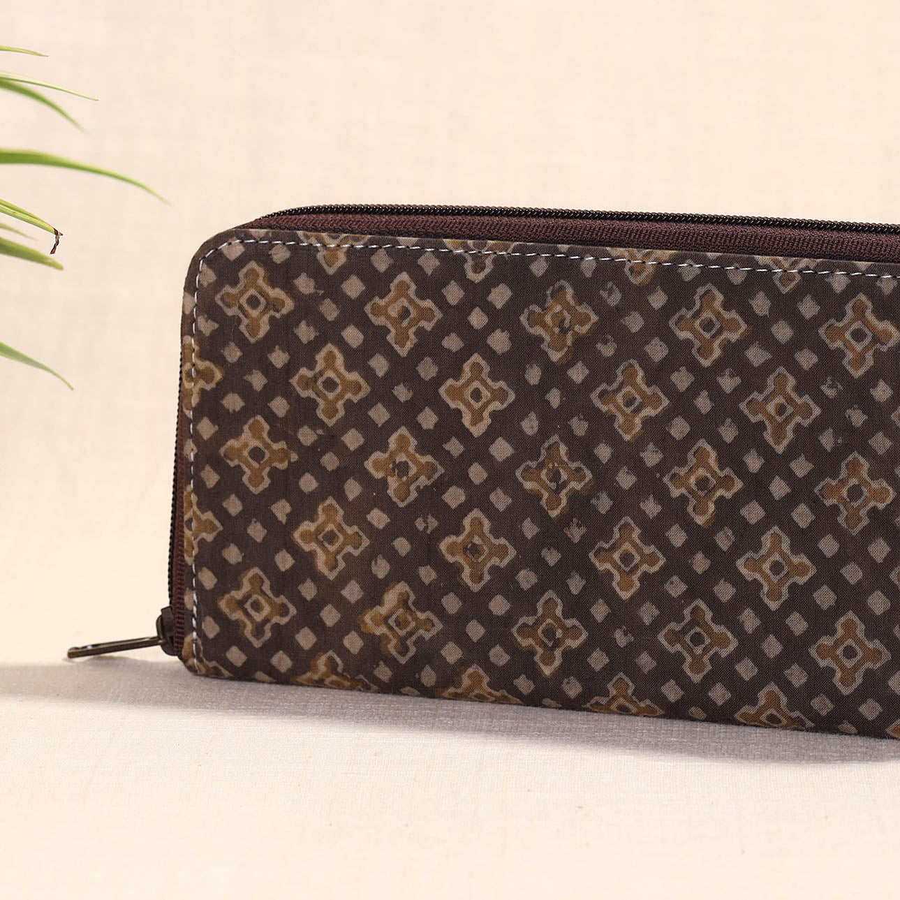 ITOKRI CRAFTS INITIATIVE Brown - Handcrafted Block Printed Fabric Clutch Wallet - view 2