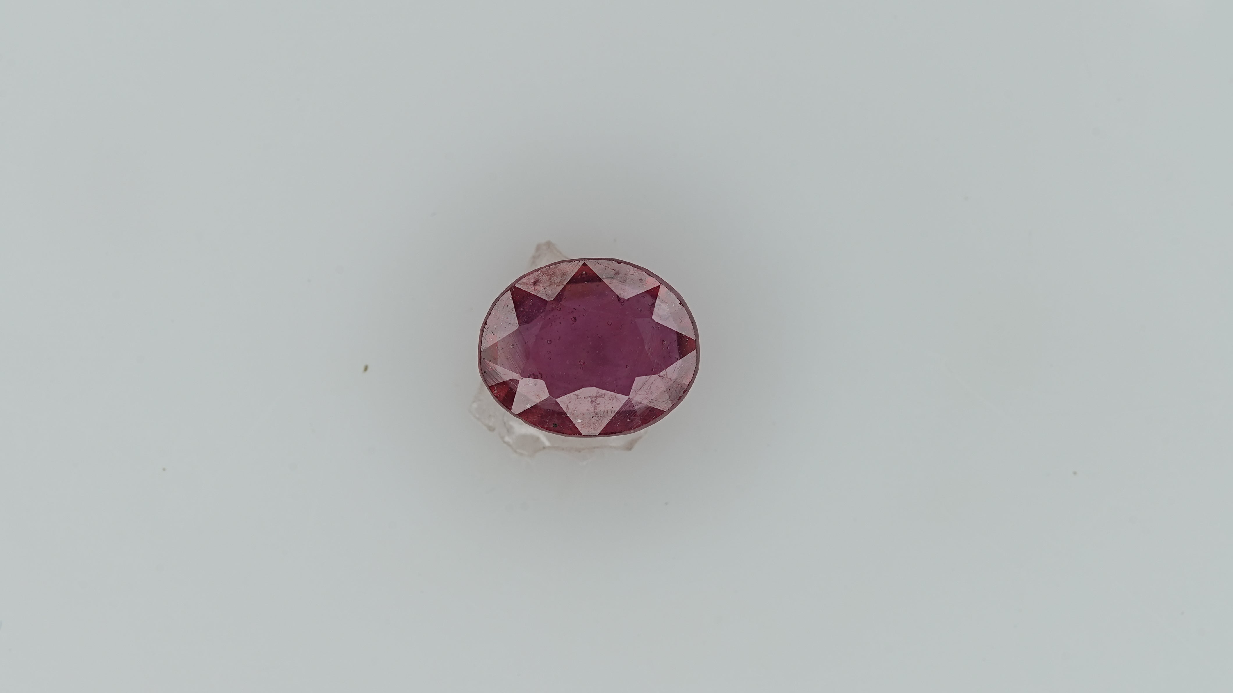 Gemsmantra Ruby - 4 Carats (4.4 Ratti)