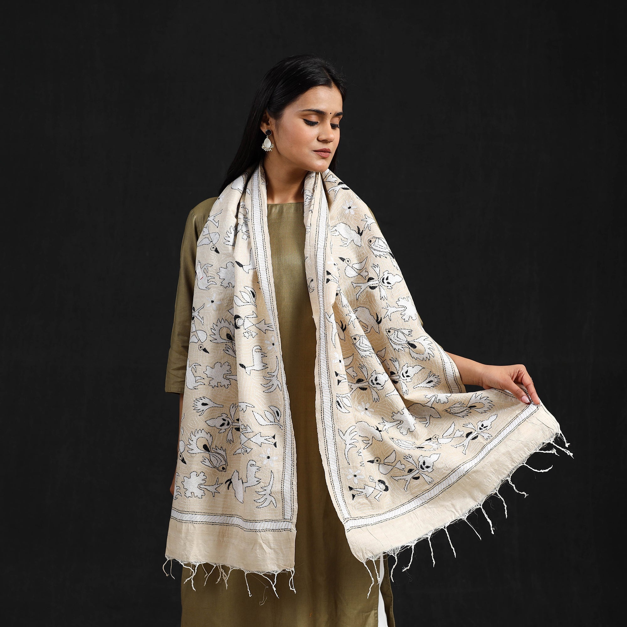 KHUSHBASH - HAPPY LOOM OF EAST Beige - Handloom Desi Tussar Bengal Nakshi Kantha Work Stole 55 - view 3