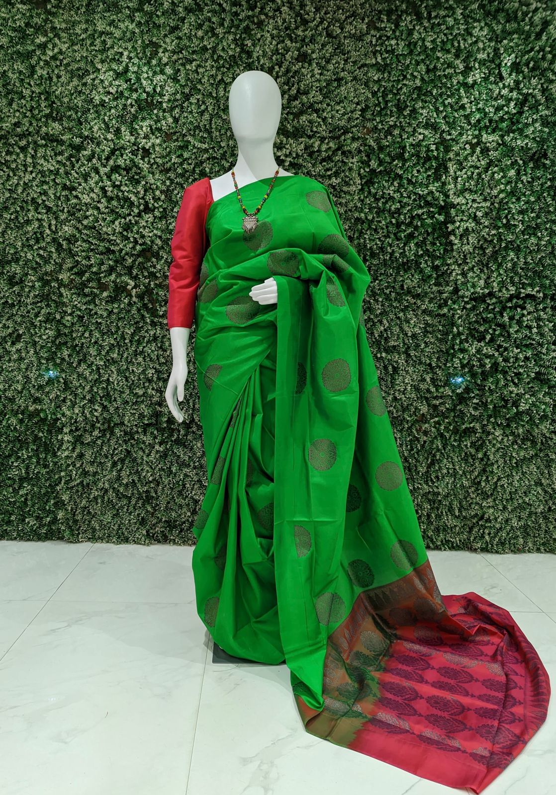 IndianVillèz Green Floral Theme Kanjivaram Soft Silk Saree