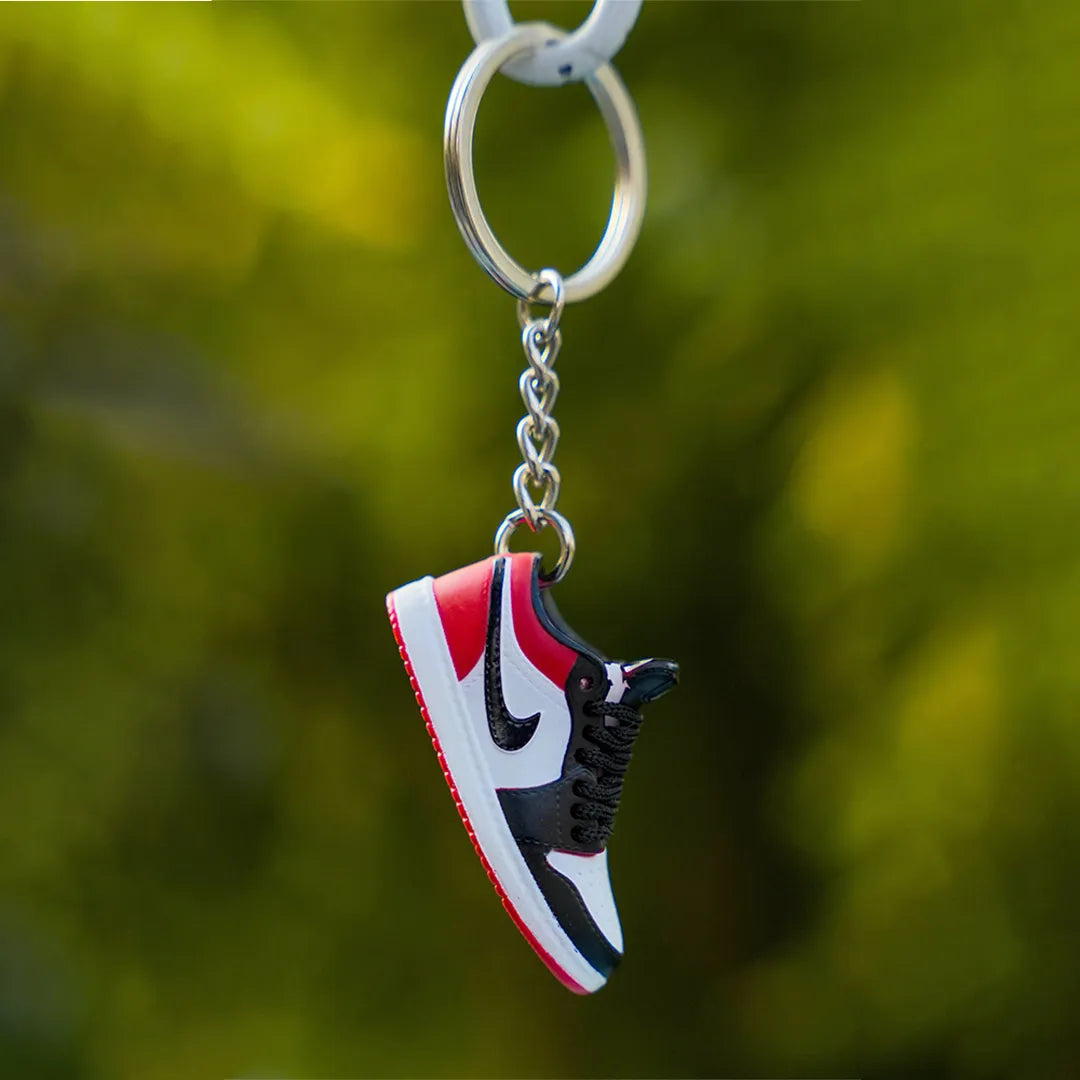 Kicks Machine 3D sneaker keychain NIke AJ1 Black Toe Low