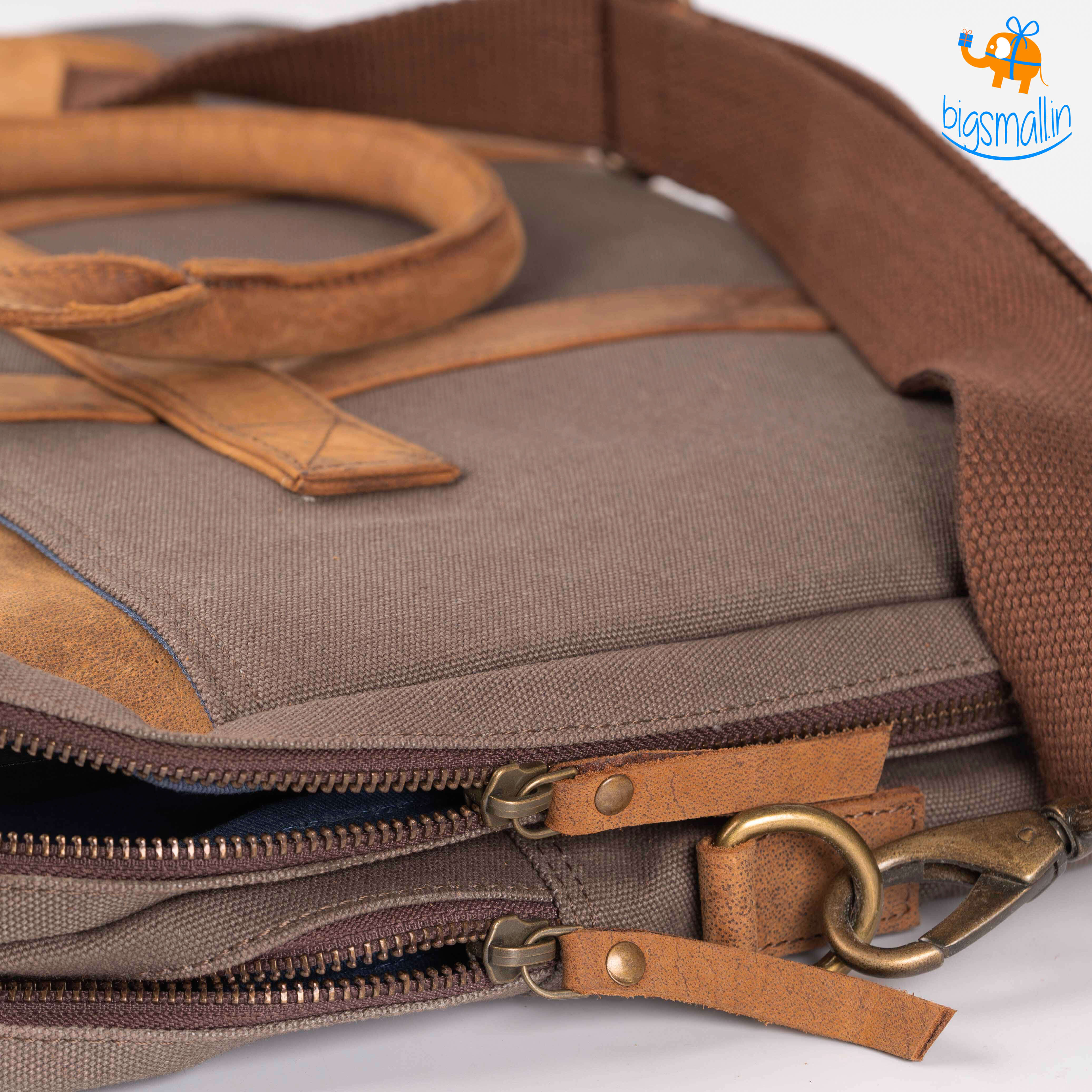 Ascetic Canvas Messenger Bag - view 5