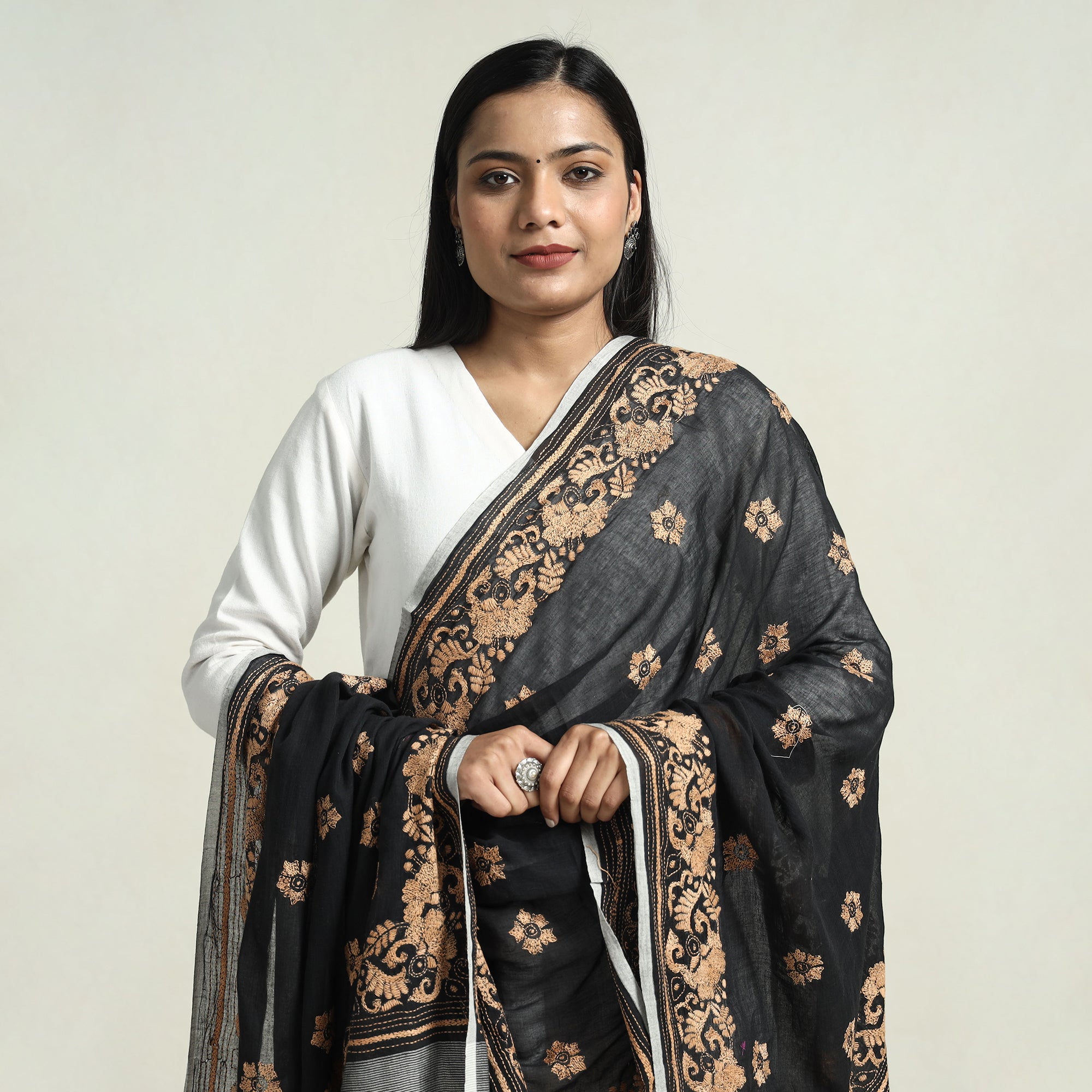KHUSHBASH - HAPPY LOOM OF EAST Black - Bolpur Kantha Embroidery Cotton Handloom Dupatta with Tassels - view 3