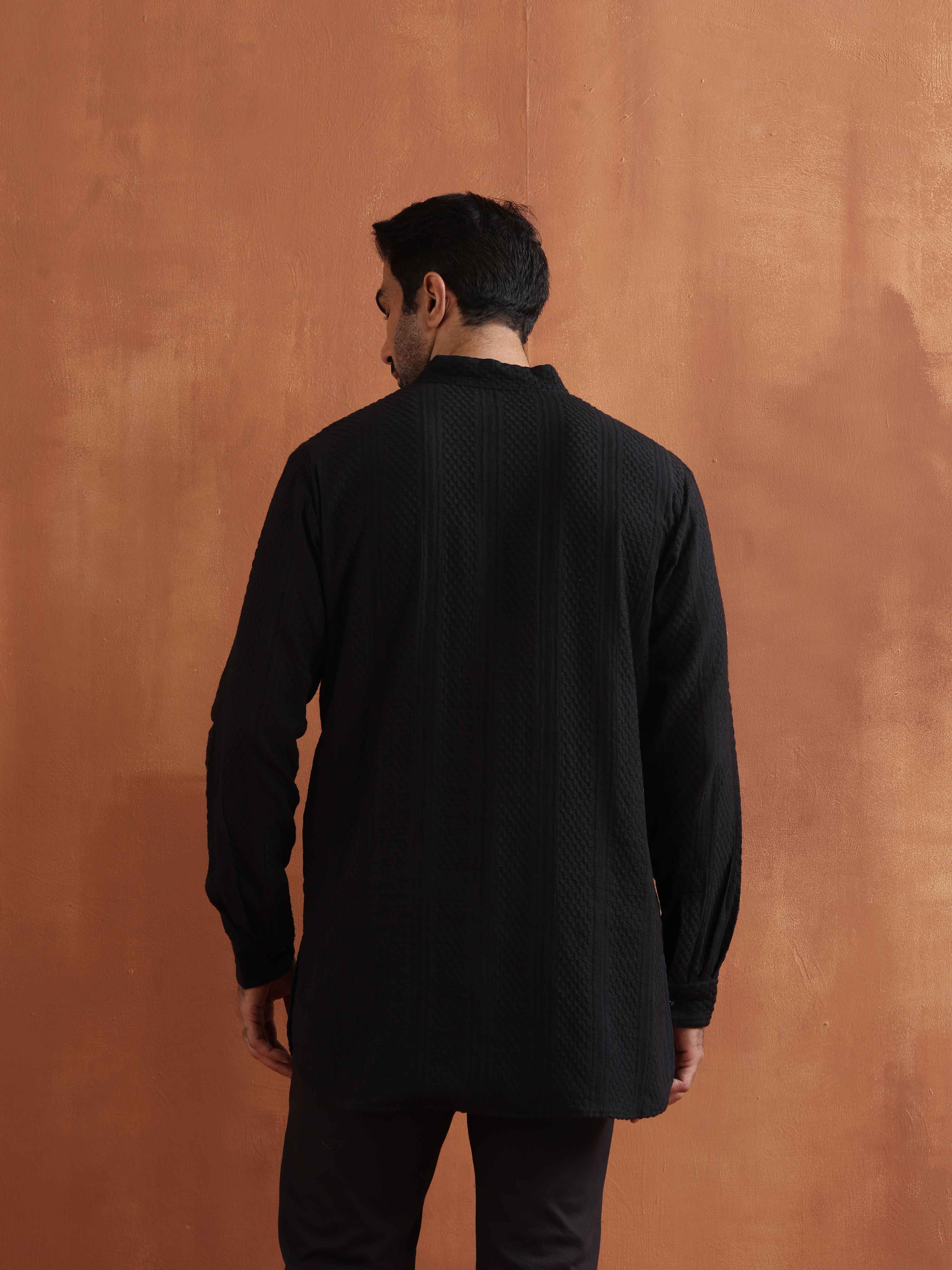 trueBrowns Men's Black Textured Cotton Dobby Short Kurta - view 4