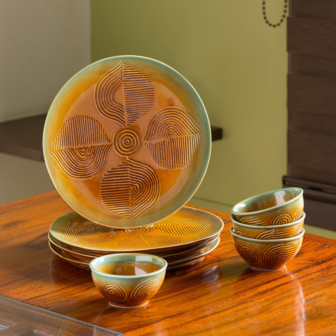EXCLUSIVELANE 'Peacock Boulevard' Hand-Engraved Ceramic Dinner Plates With Katoris (8 Pieces, Serving for 4, Microwave Safe)