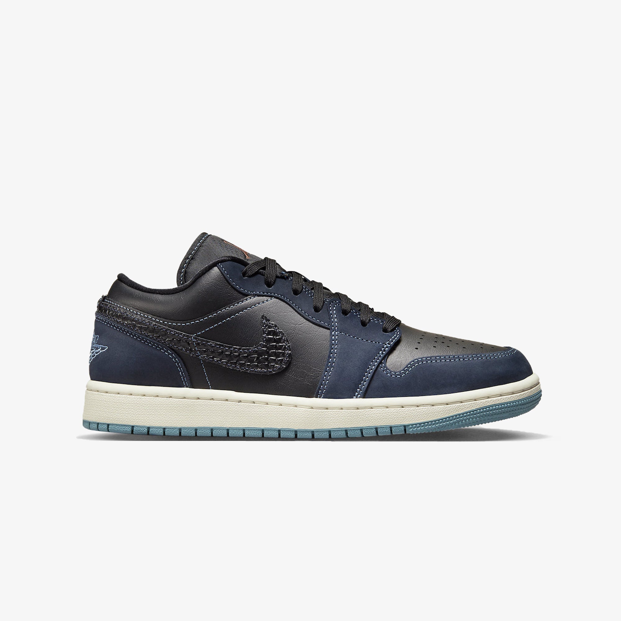 Jordan | AIR JORDAN 1 LOW SE { BLACK/BLACK-DARK OBSIDIAN-SAIL