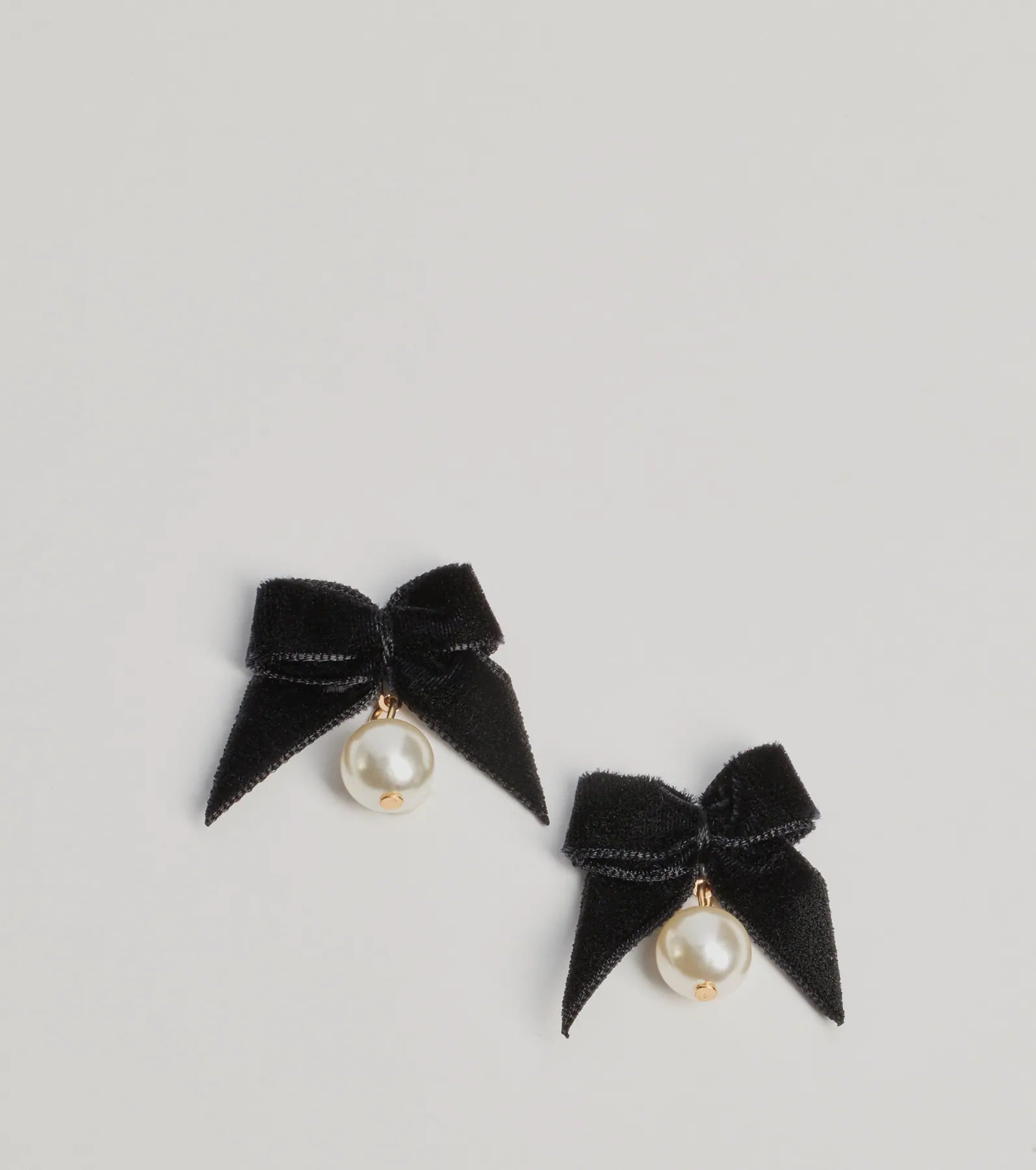 Windsor Luxe Detail Velvet Bow Pearl Earrings