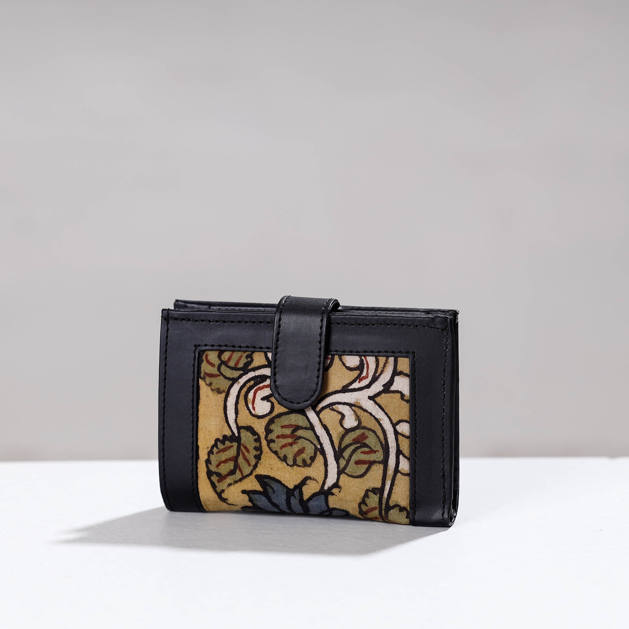 DWARAKA PLUS Beige - Handpainted Kalamkari Cotton Wallet