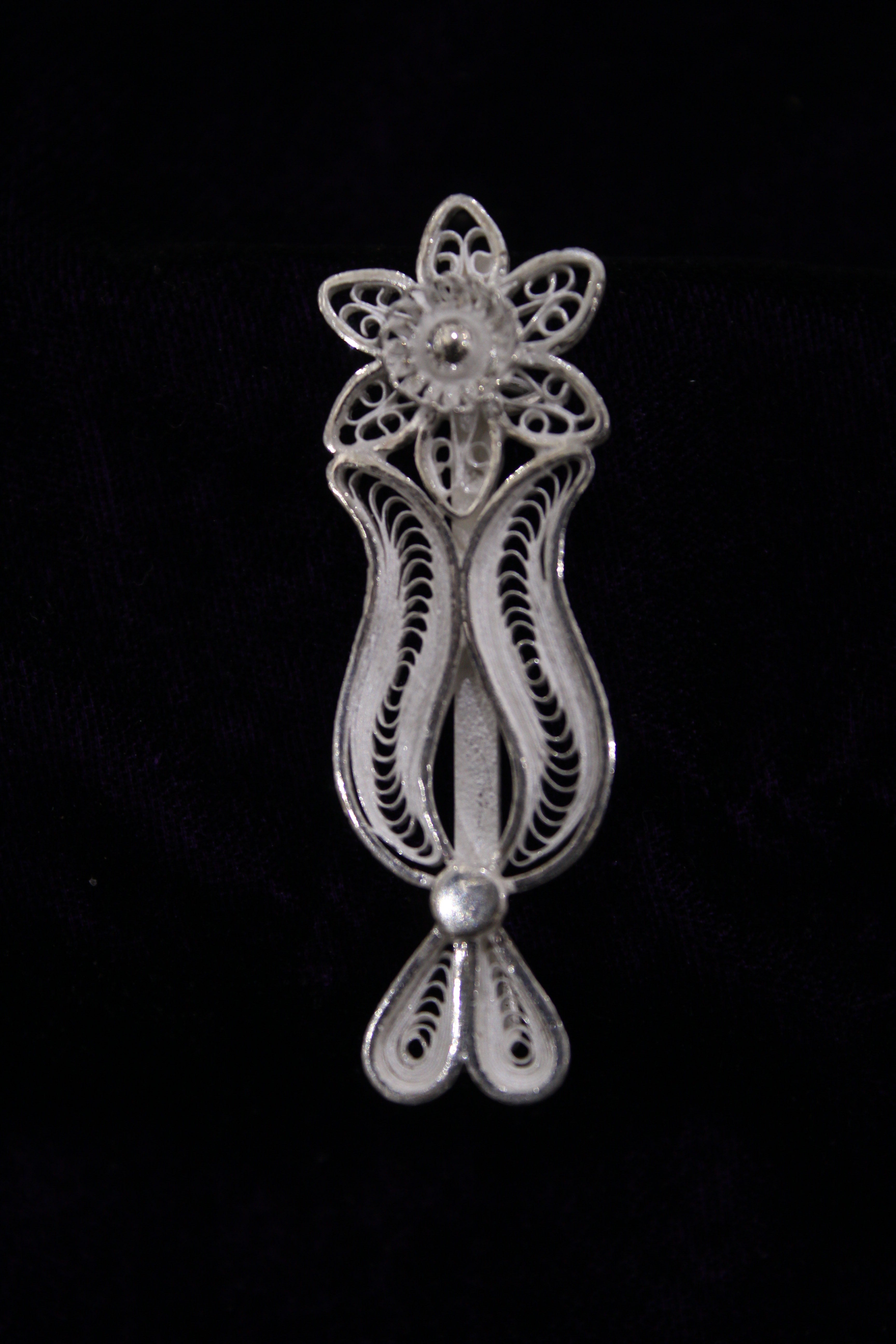Indianvillez Tilak Designer Silver Filigree Saree Pin