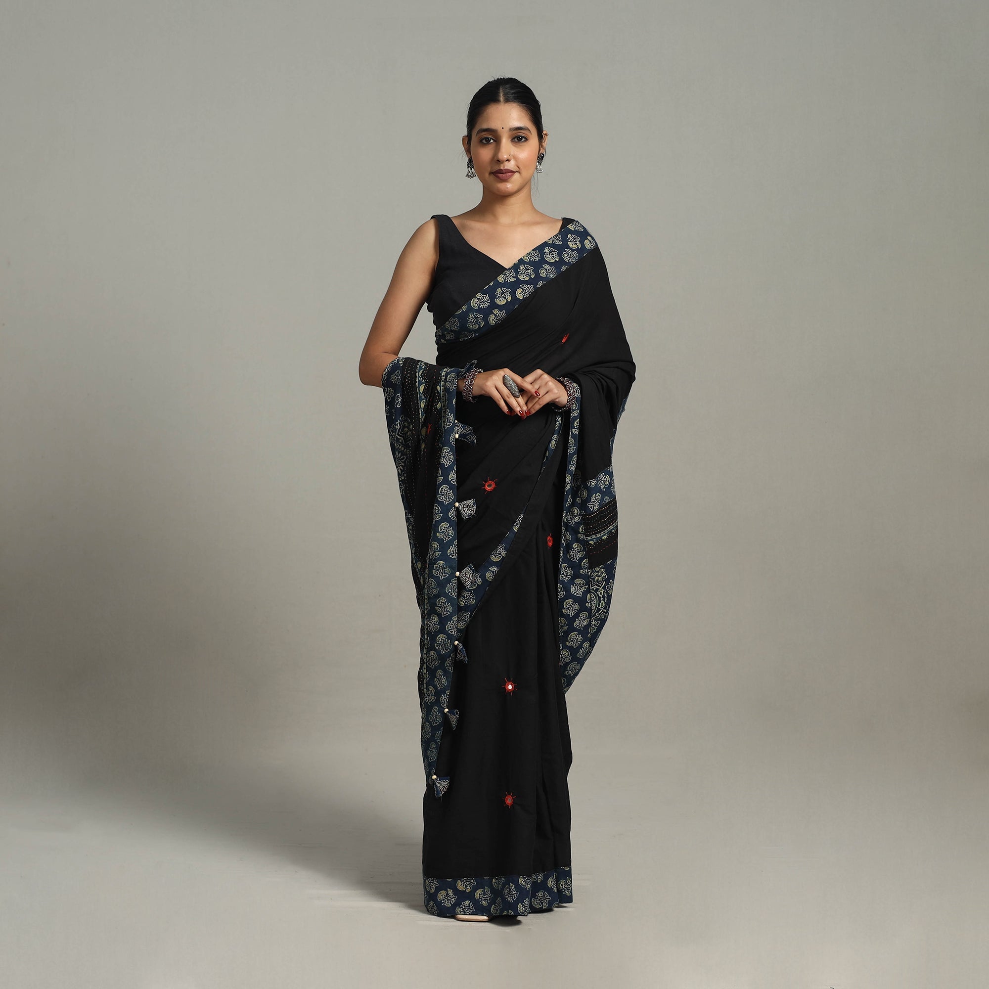SHADES OF MARUDHARA Black - Applique Patchwork Mul Cotton Tagai Ajrakh Saree 11