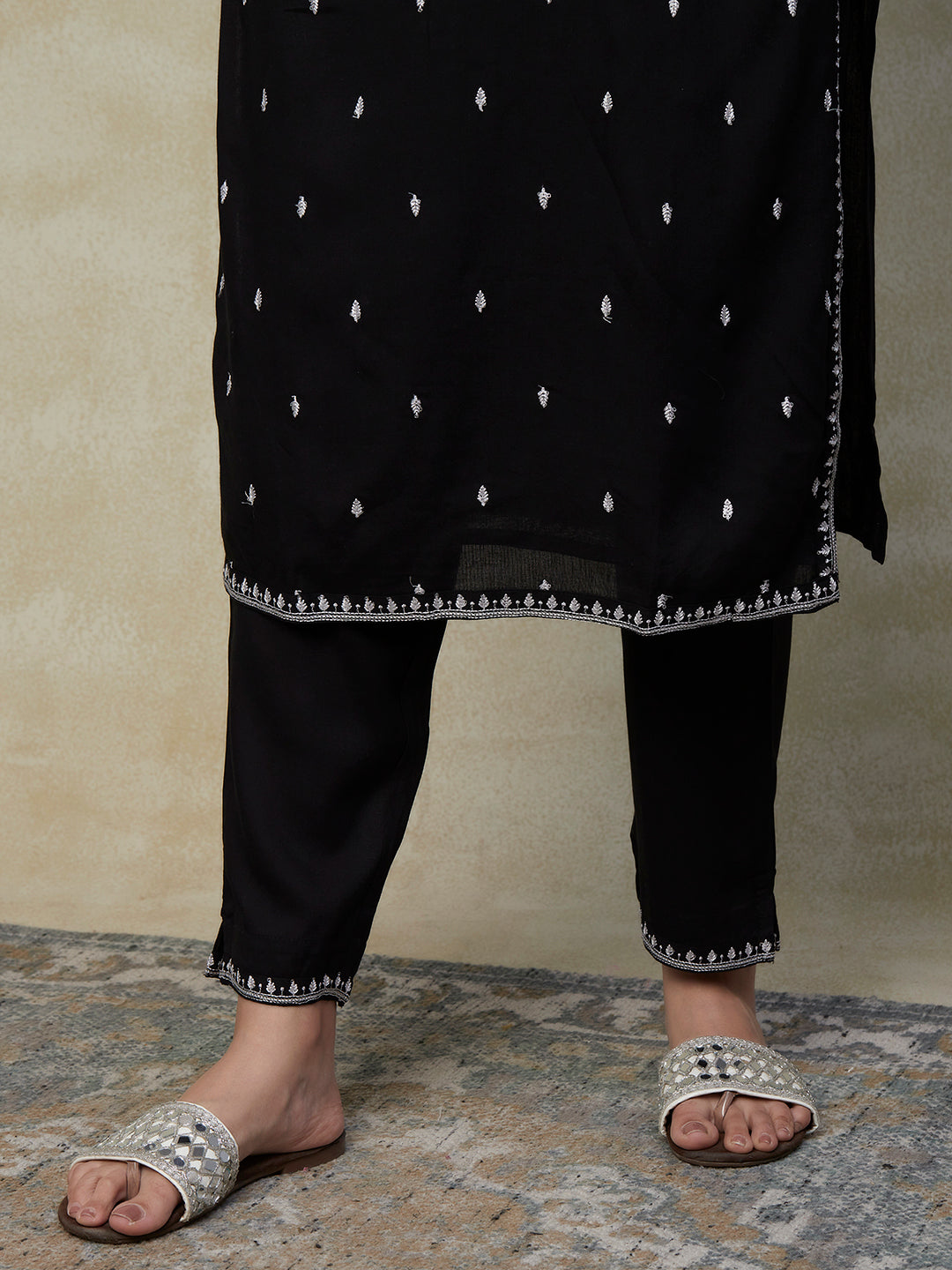 Fashor Solid Resham & Zari Embroidered Kurta With Embroidered pants - Black - view 5