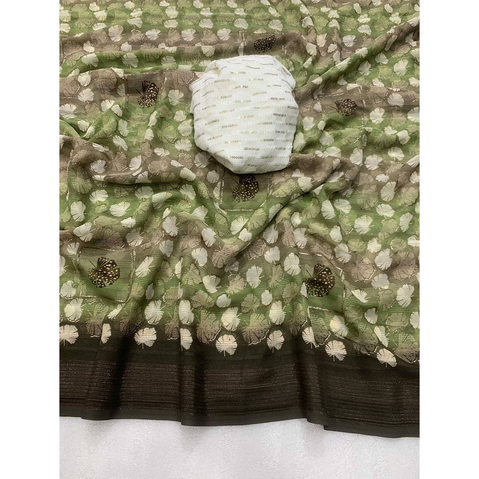 Peachmode Mehendi Green Floral Foil Printed Georgette Saree With Tassels - view 3