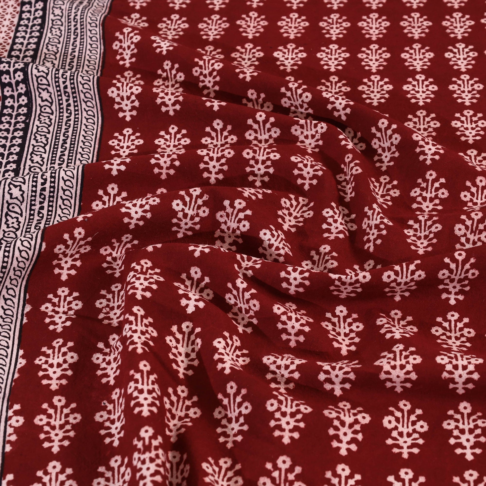 BAGH PRINTS BY ANSHAR FARUKH KHATRI Bagh Block Printed Cotton Double Bed Cover with Pillow Covers (112 x 92 in) - view 5